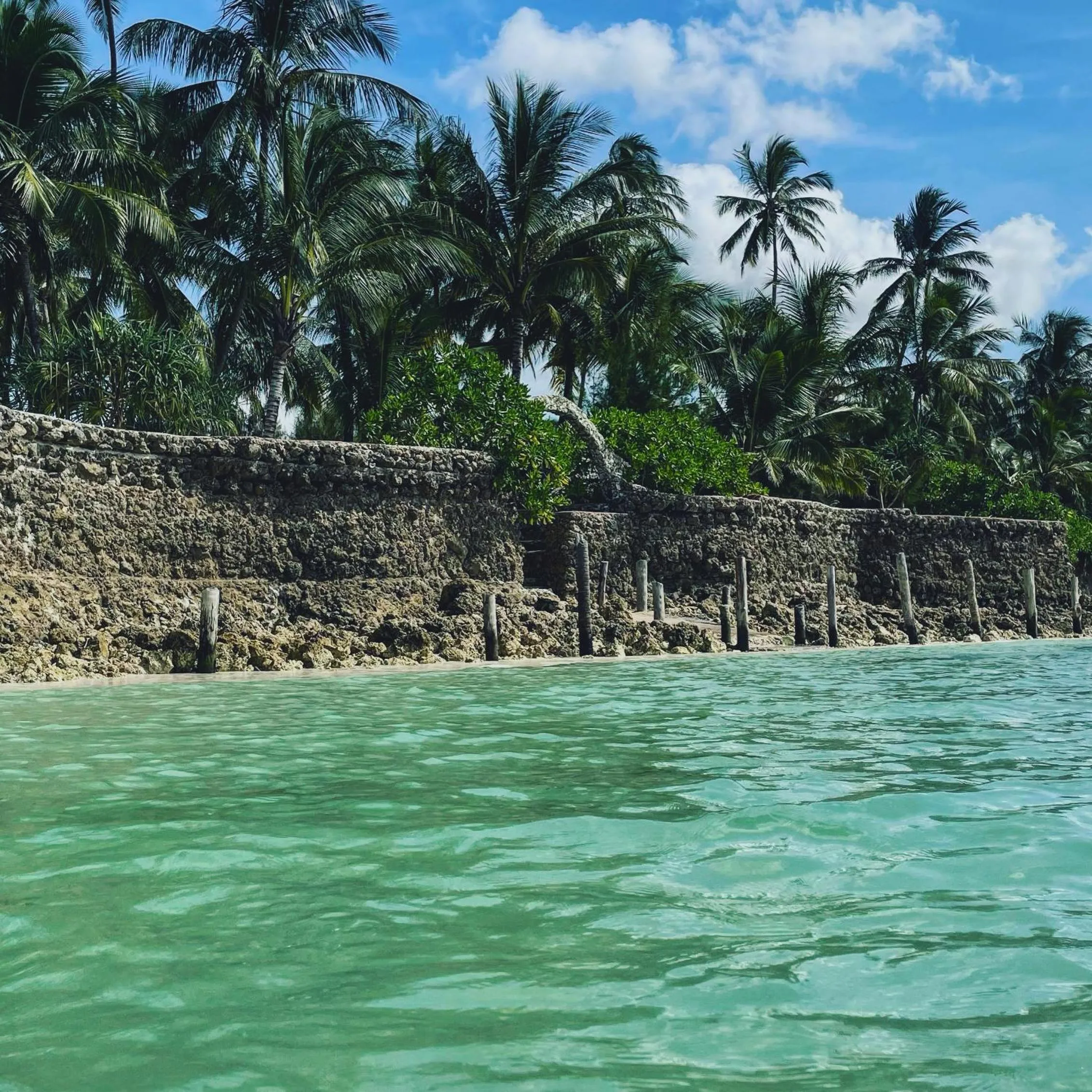 Beach in Samaki Lodge & Spa