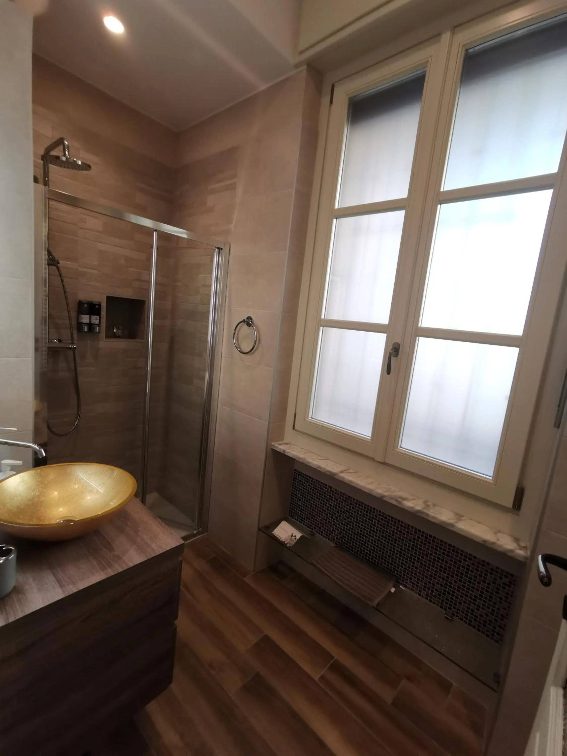 Shower in B&B Ad Quintum Torino