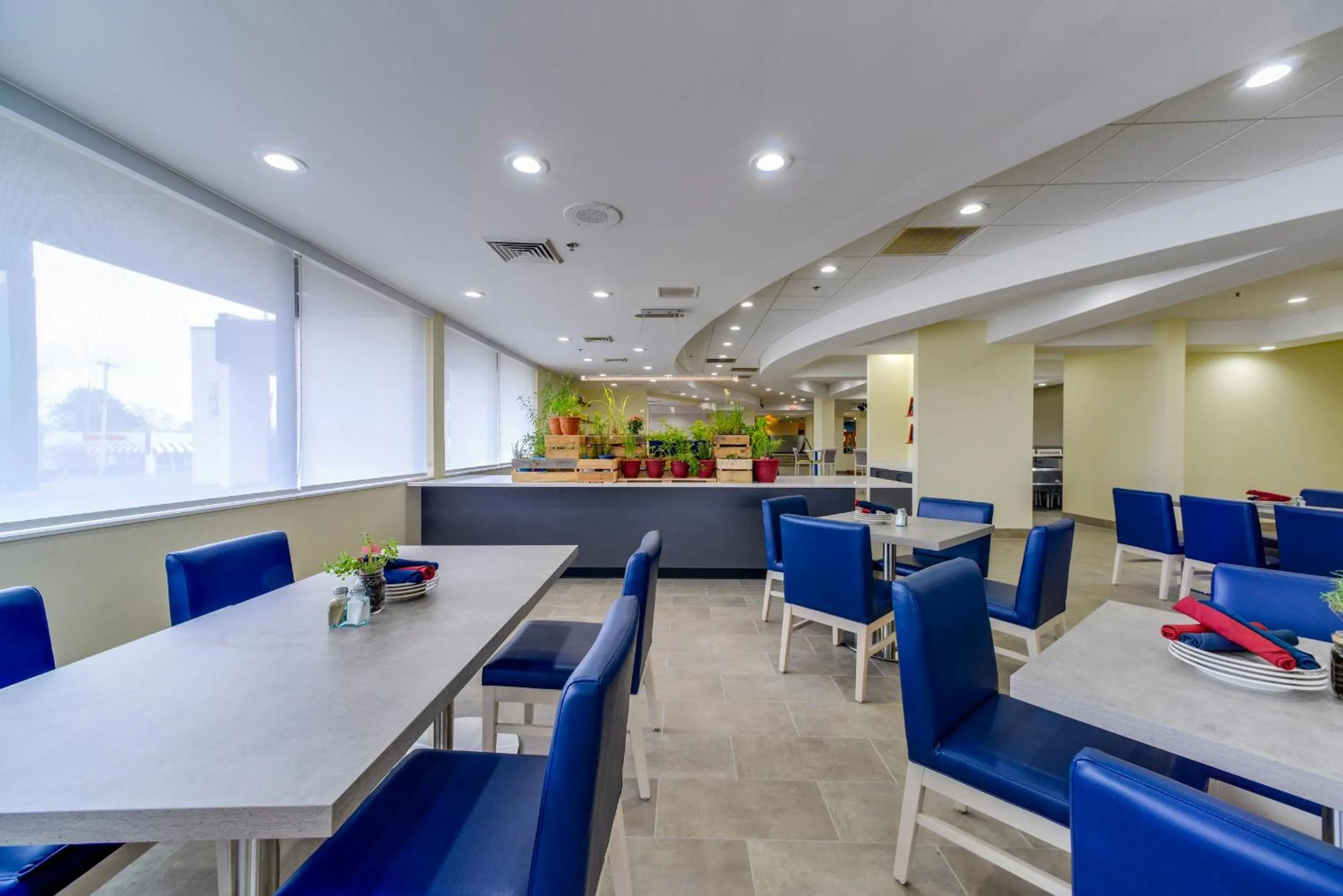 Restaurant/places to eat in Saint Louis Airport Hotel