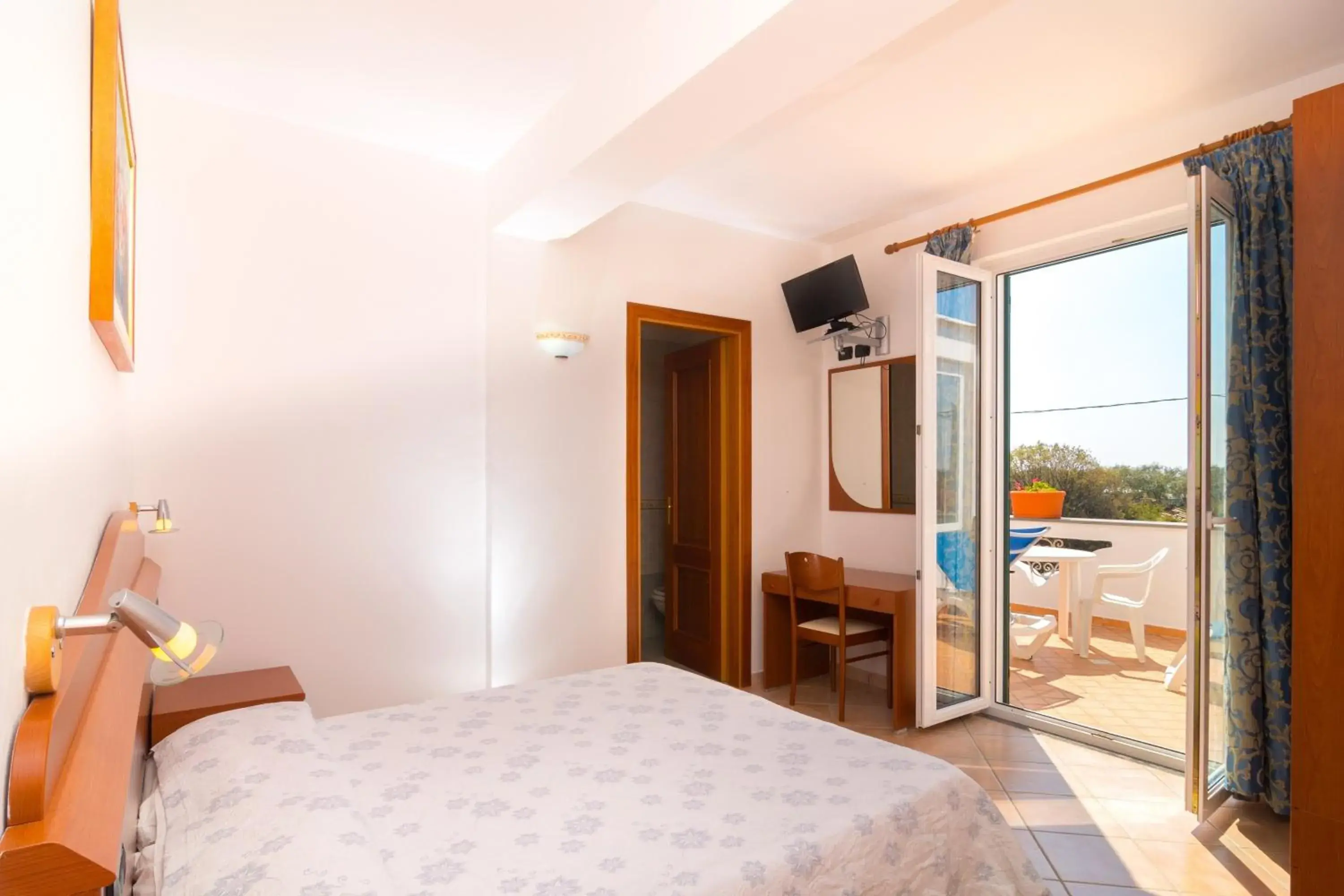 Double or Twin Room with Sea View in Hotel Villa Fumerie Double or Twin Room with Sea View in Hotel Villa Fumerie