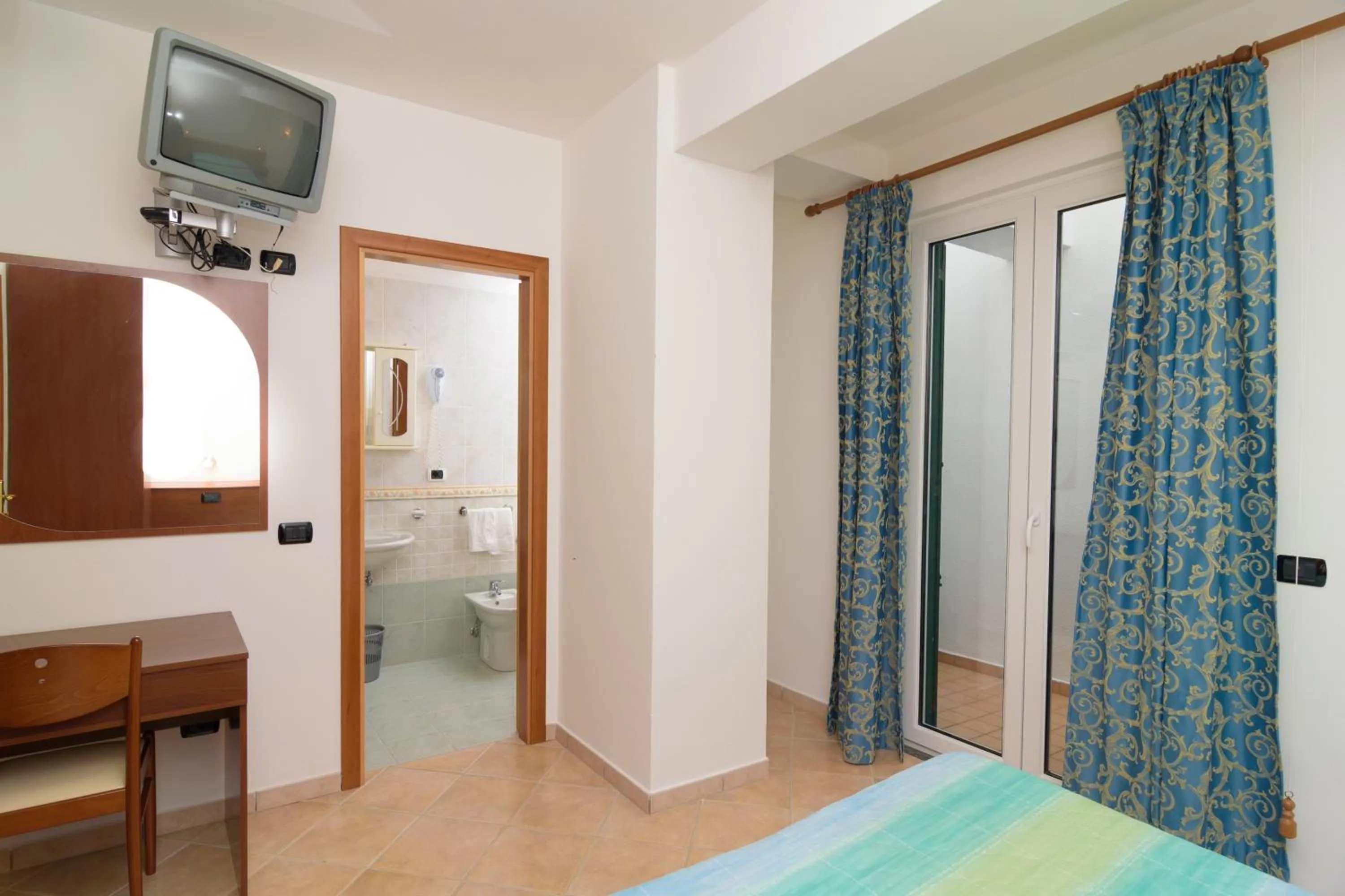 Bedroom in Hotel Villa Fumerie