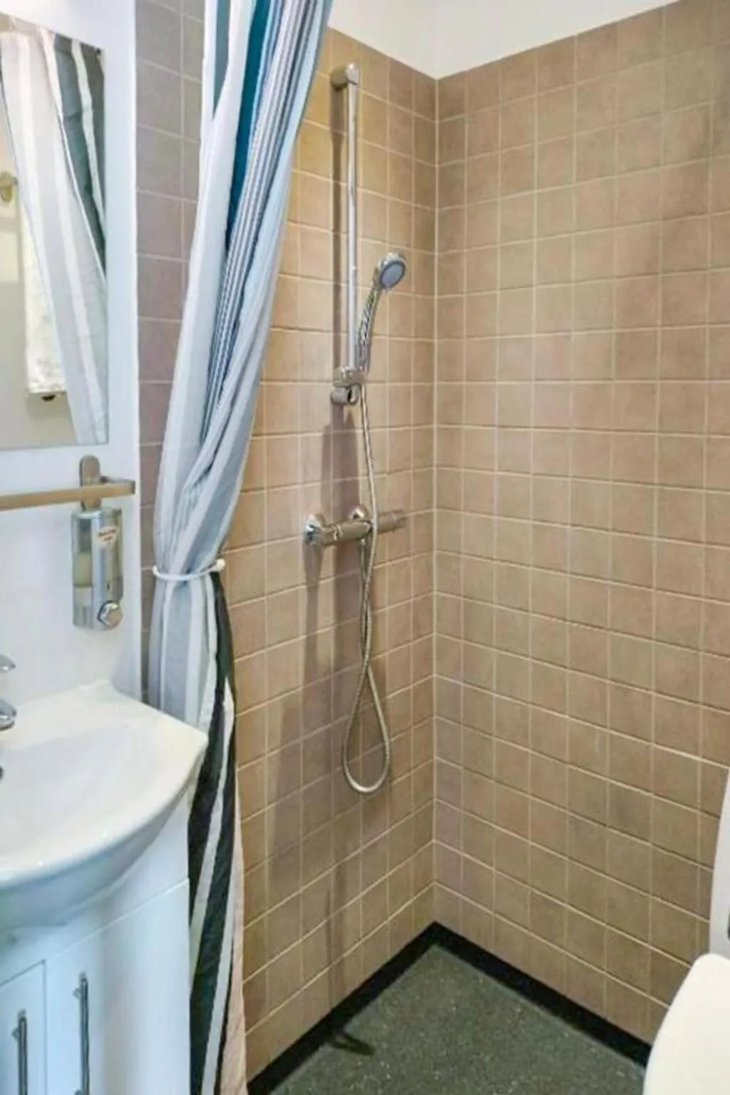 Bathroom in Dancenter Hotel Jomfru Ane