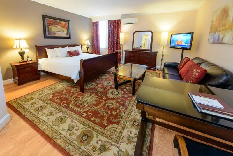 Day, Bed in Norwalk Inn & Conference Center