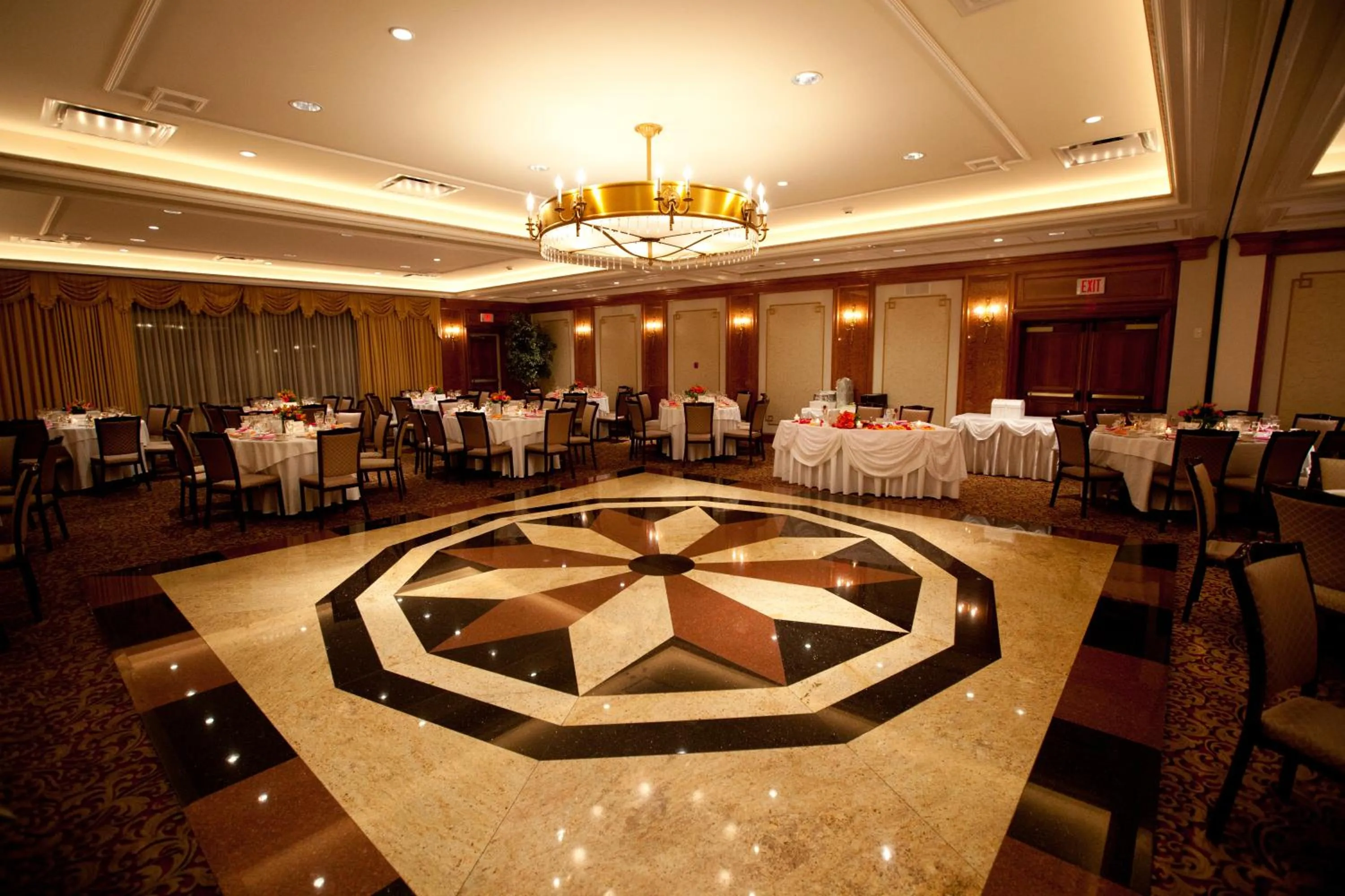 Restaurant/places to eat in Norwalk Inn & Conference Center