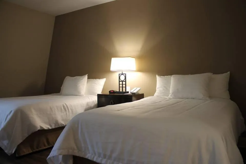 Bed in Norwalk Inn & Conference Center