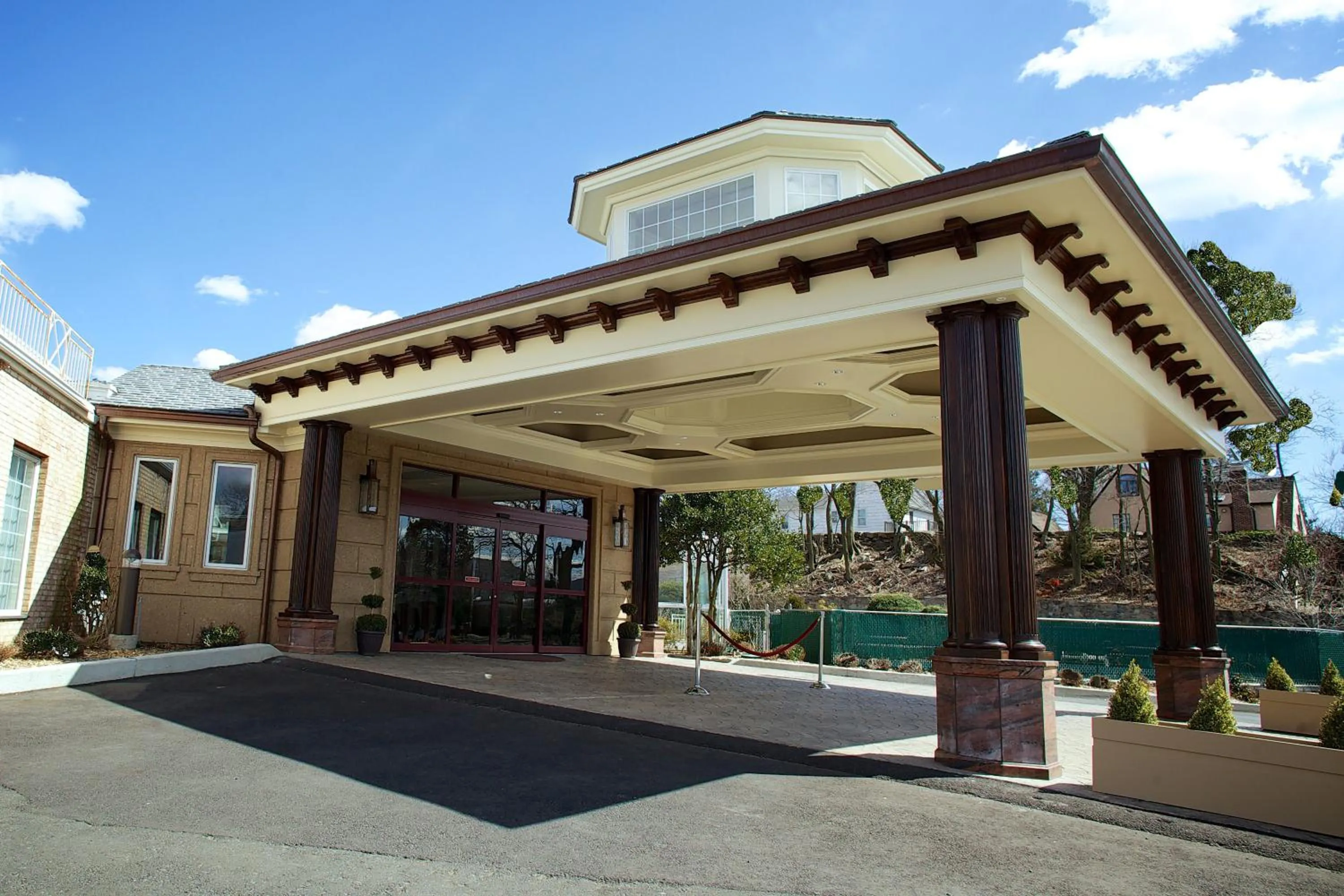 Facade/entrance in Norwalk Inn & Conference Center