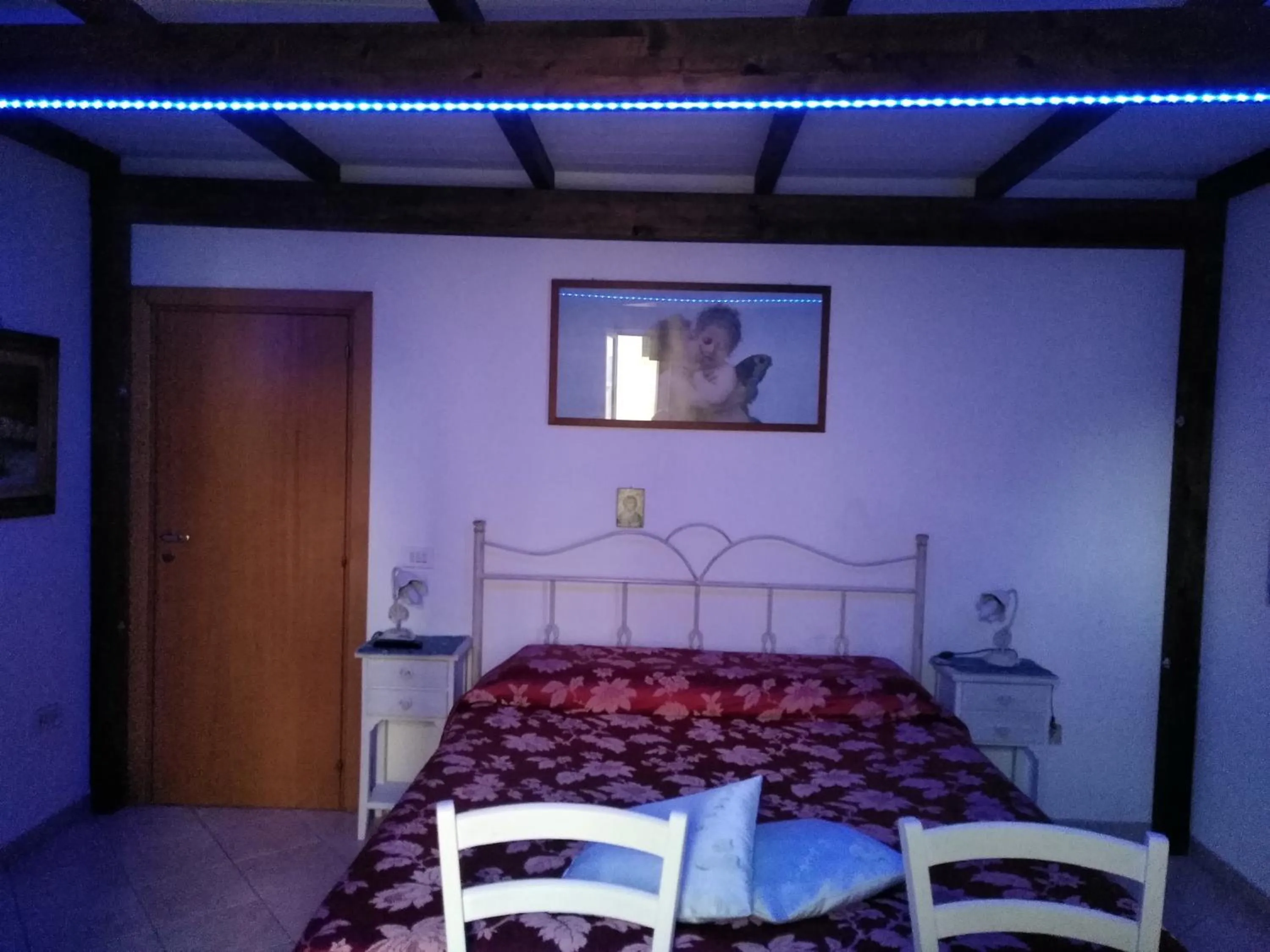 Photo of the whole room, Bed in My House Suite