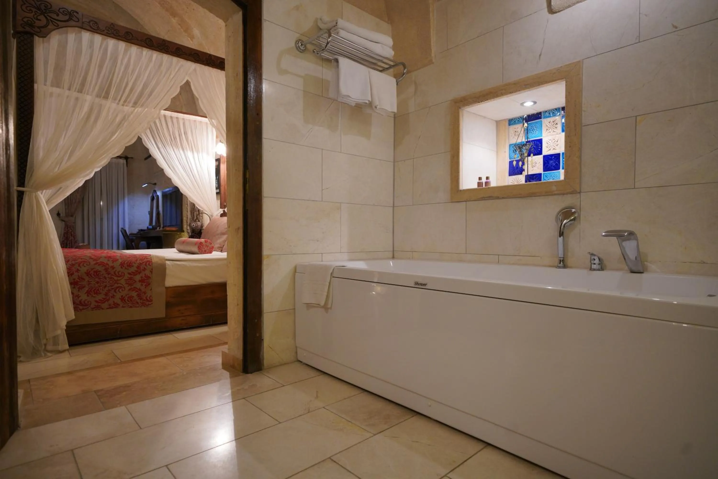 Bath, Bed in Mira Cappadocia Hotel