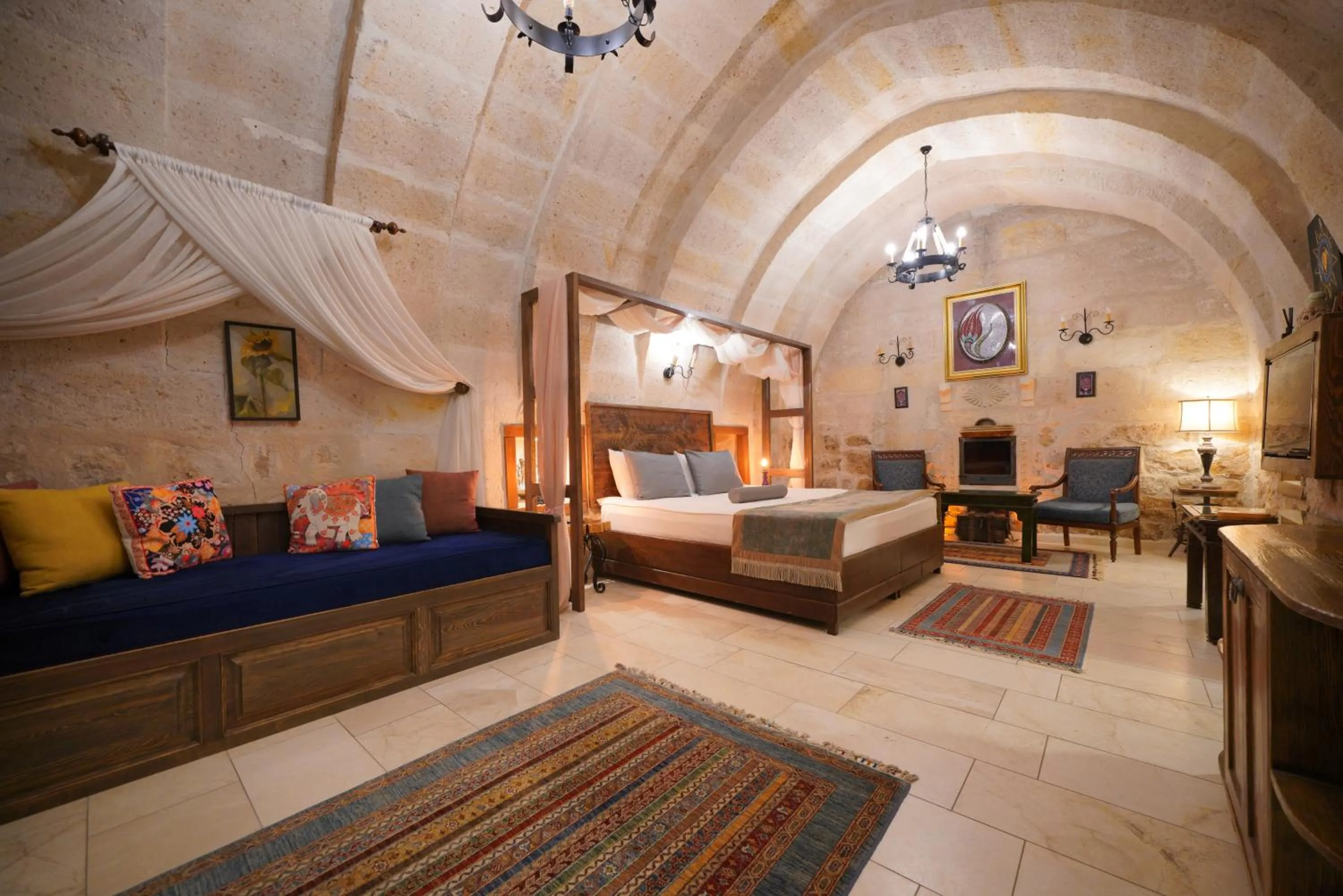 Living room, Bed in Mira Cappadocia Hotel