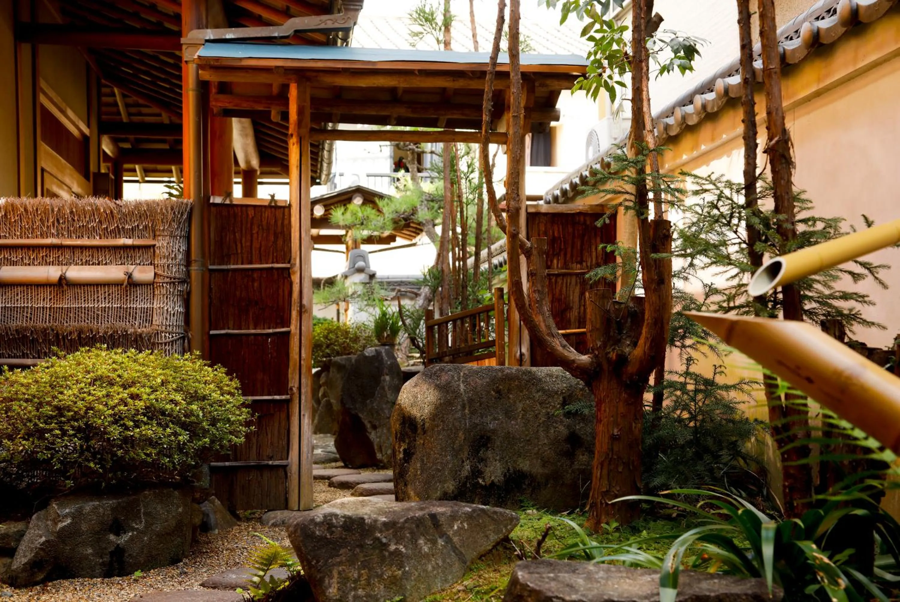 庭之宿 新大阪日本庭園の家 -Residence inn Niwanoyado-