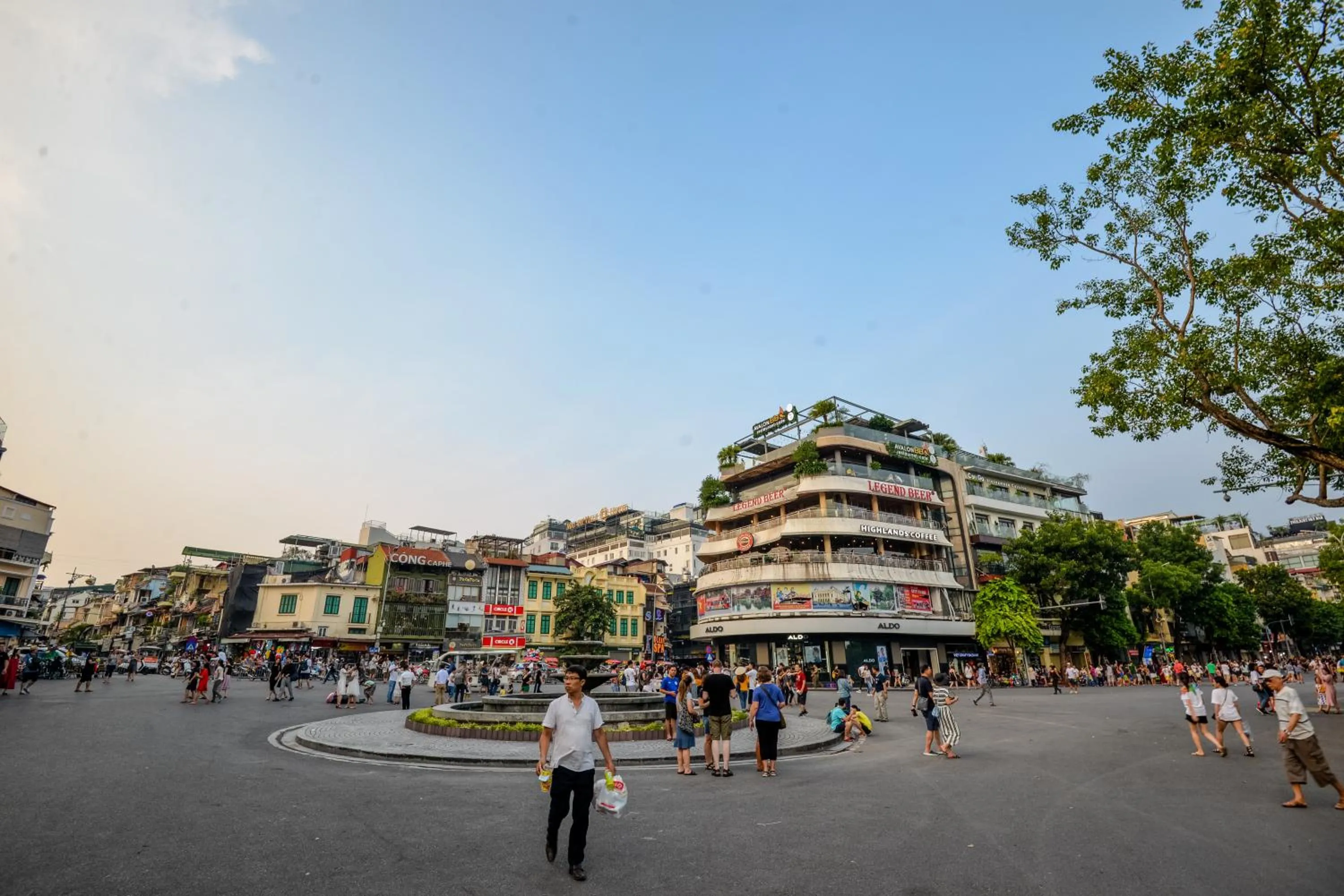 Nearby landmark in 22housing Hotel & Residence 81 Linh Lang