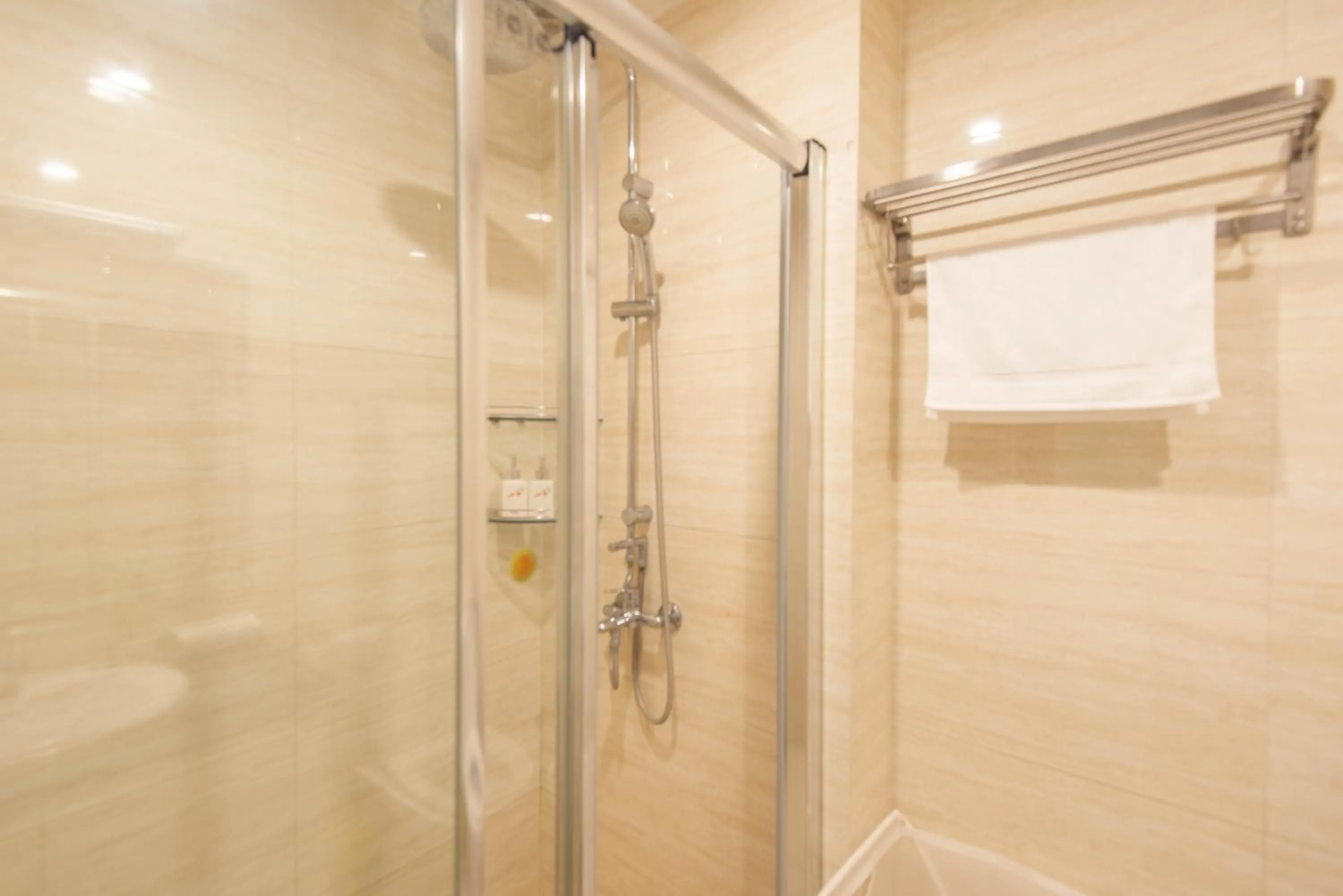 Shower in 22housing Hotel & Residence 81 Linh Lang