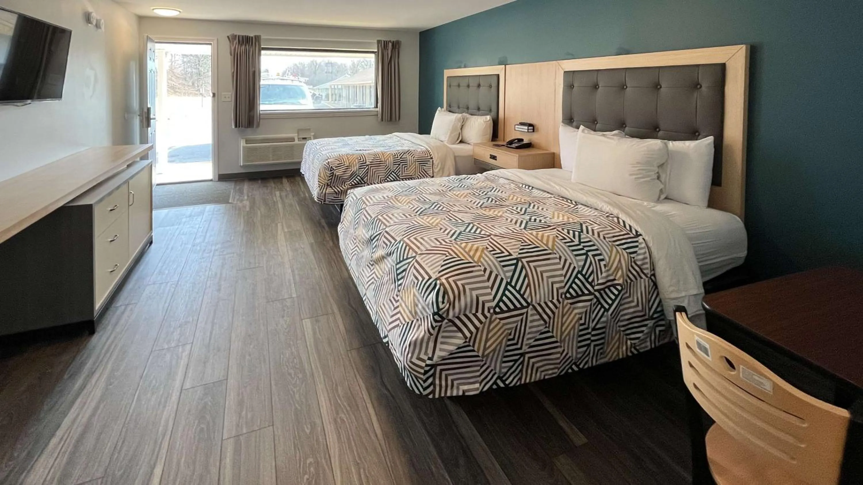 Bedroom, Bed in Motel 6 East Windsor, NJ Hightstown