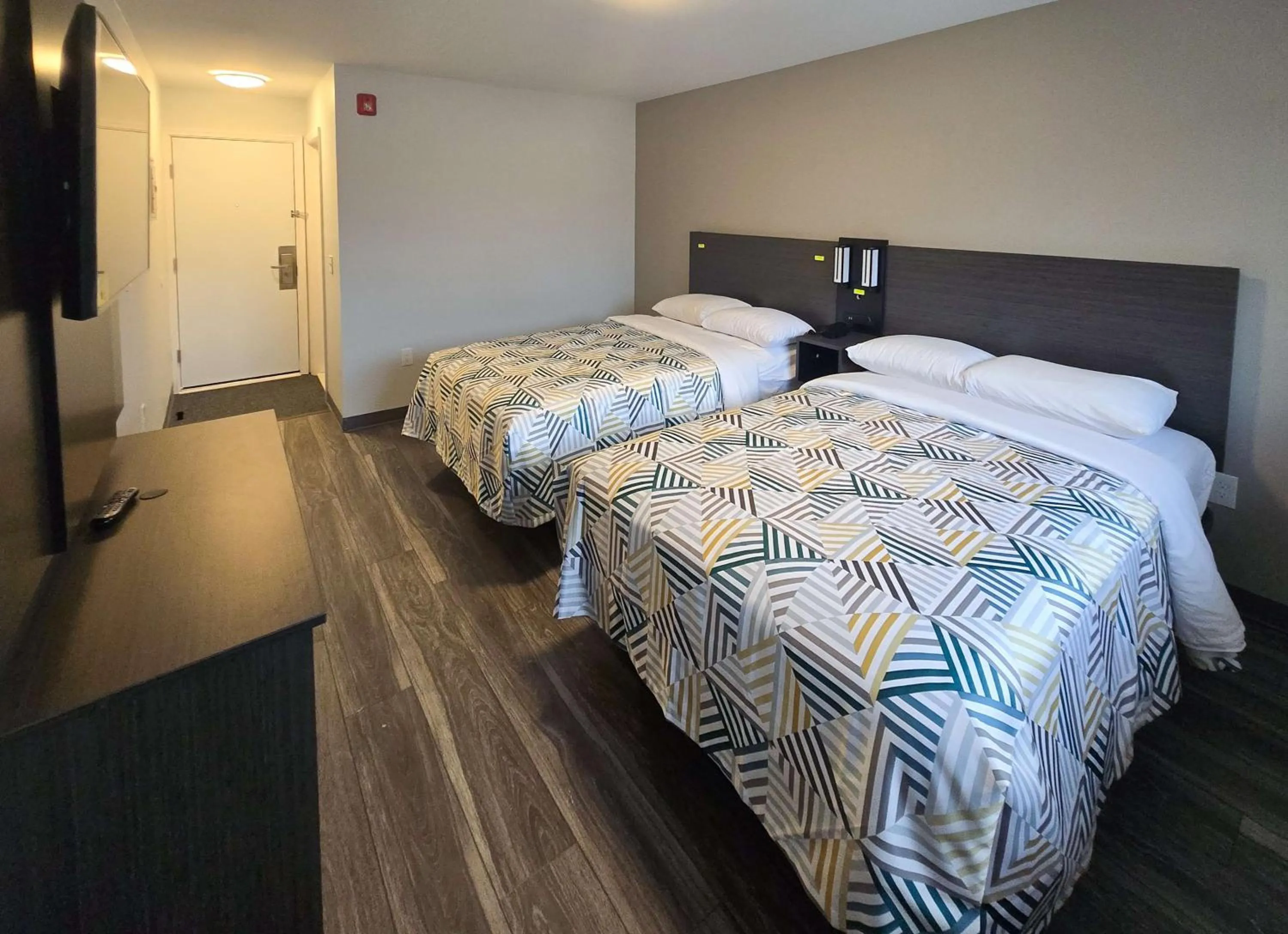 Bed in Motel 6 East Windsor, NJ Hightstown