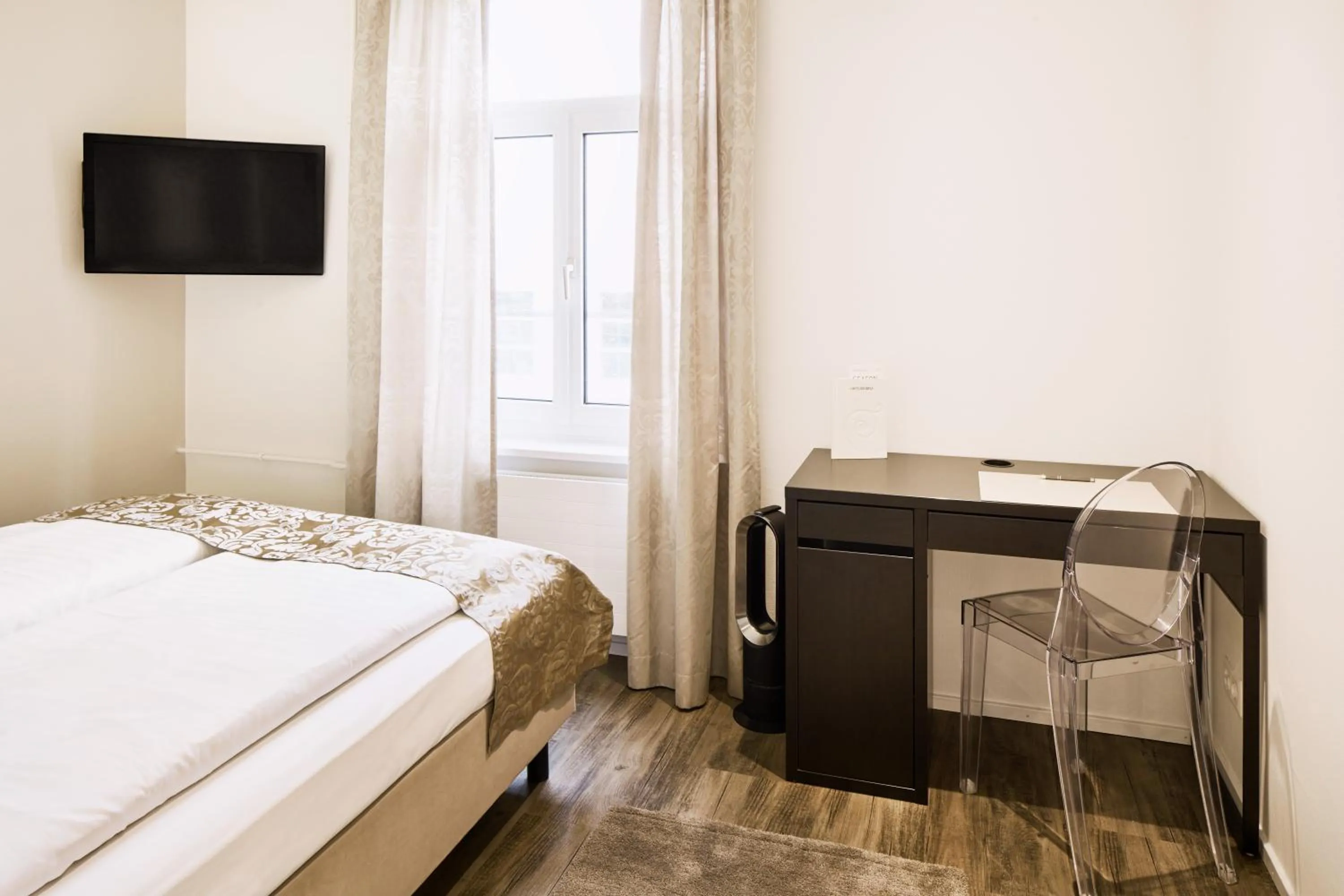 Photo of the whole room, Bed in Hotel Schäfli