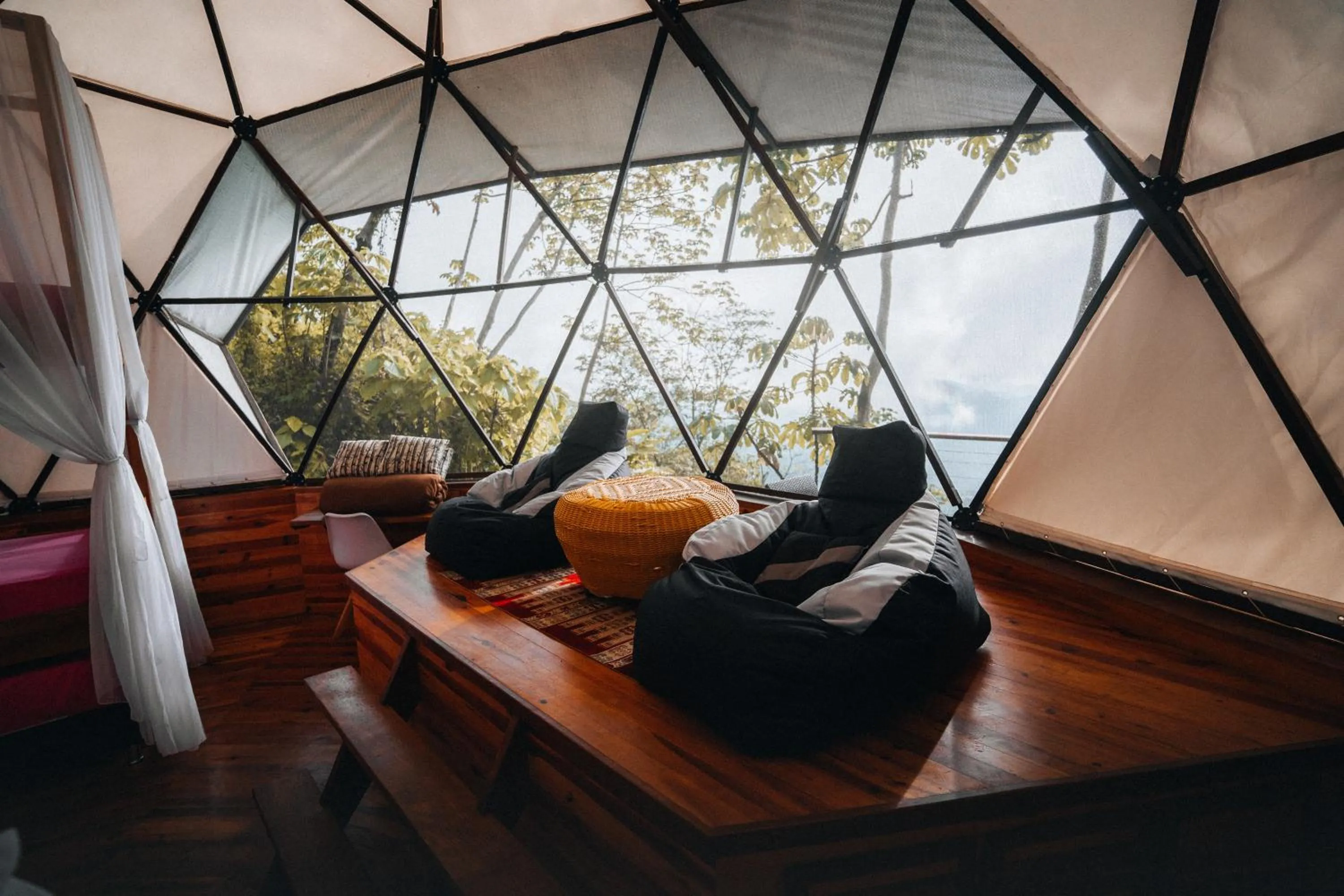 People in Trekker Glamping - EcoLodge Boutique