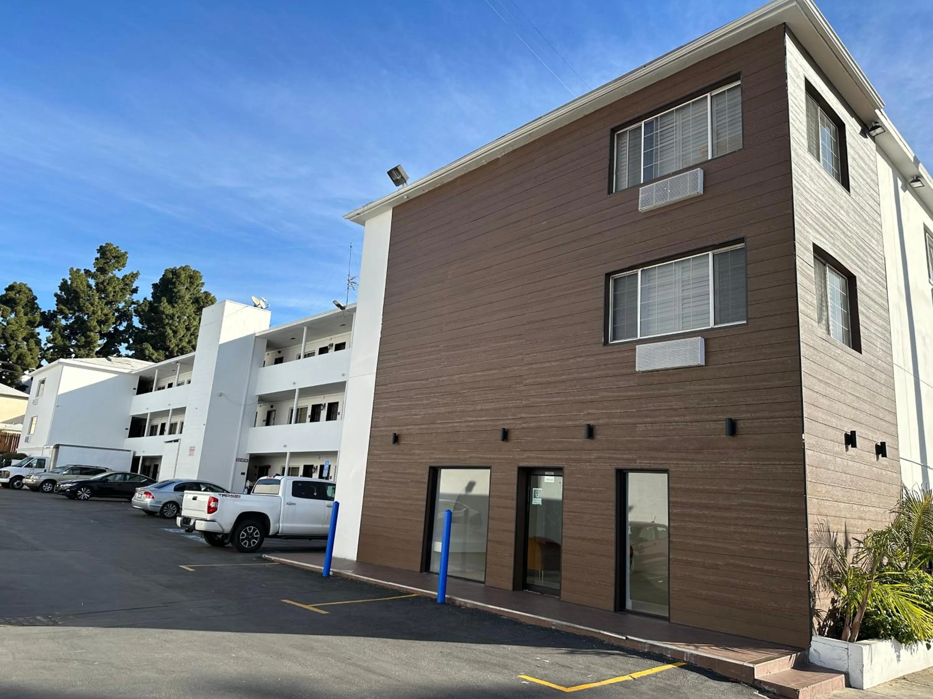 Property Building in Dusk Hotel Hollywood