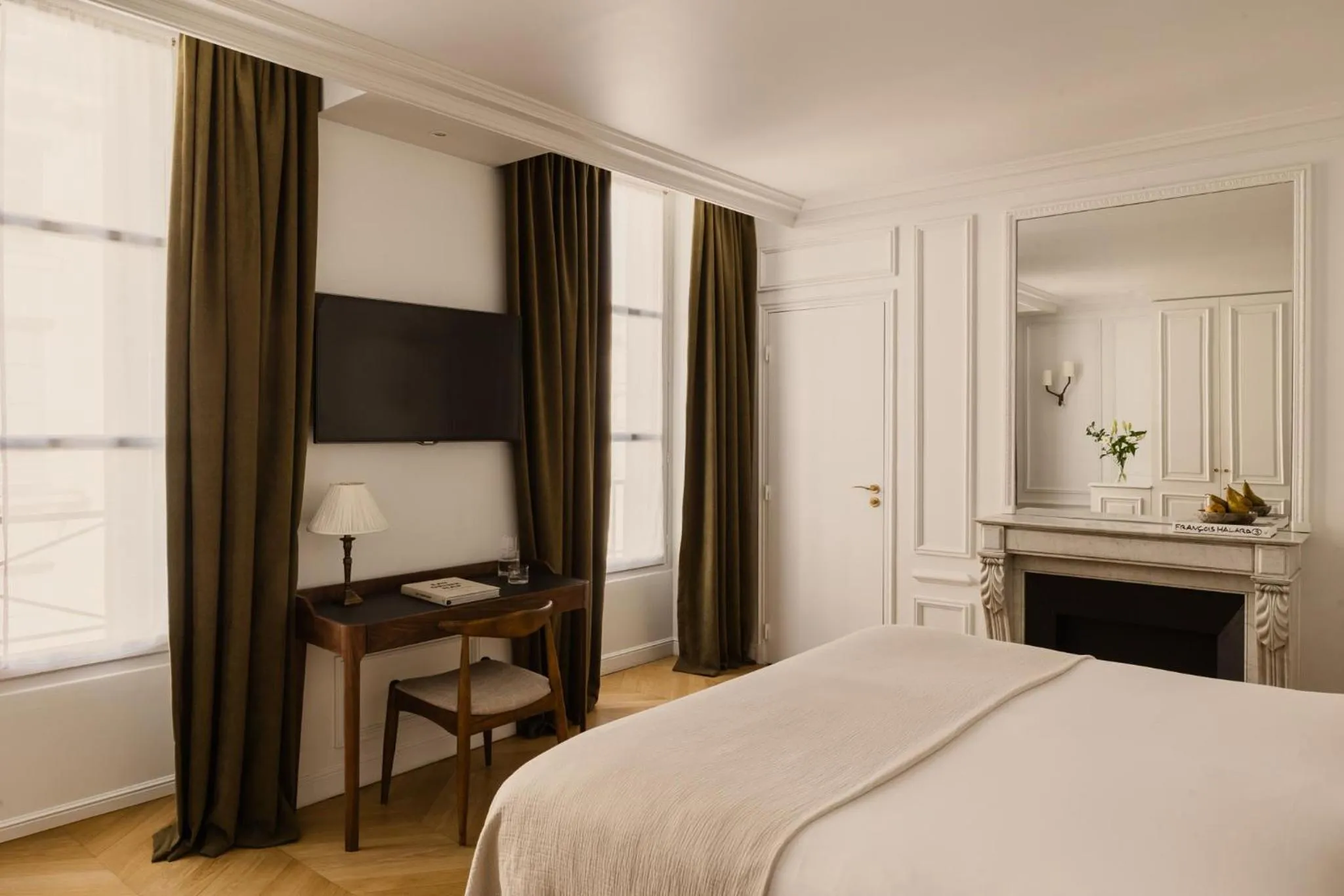 Bed in Hôtel Bourgogne & Montana