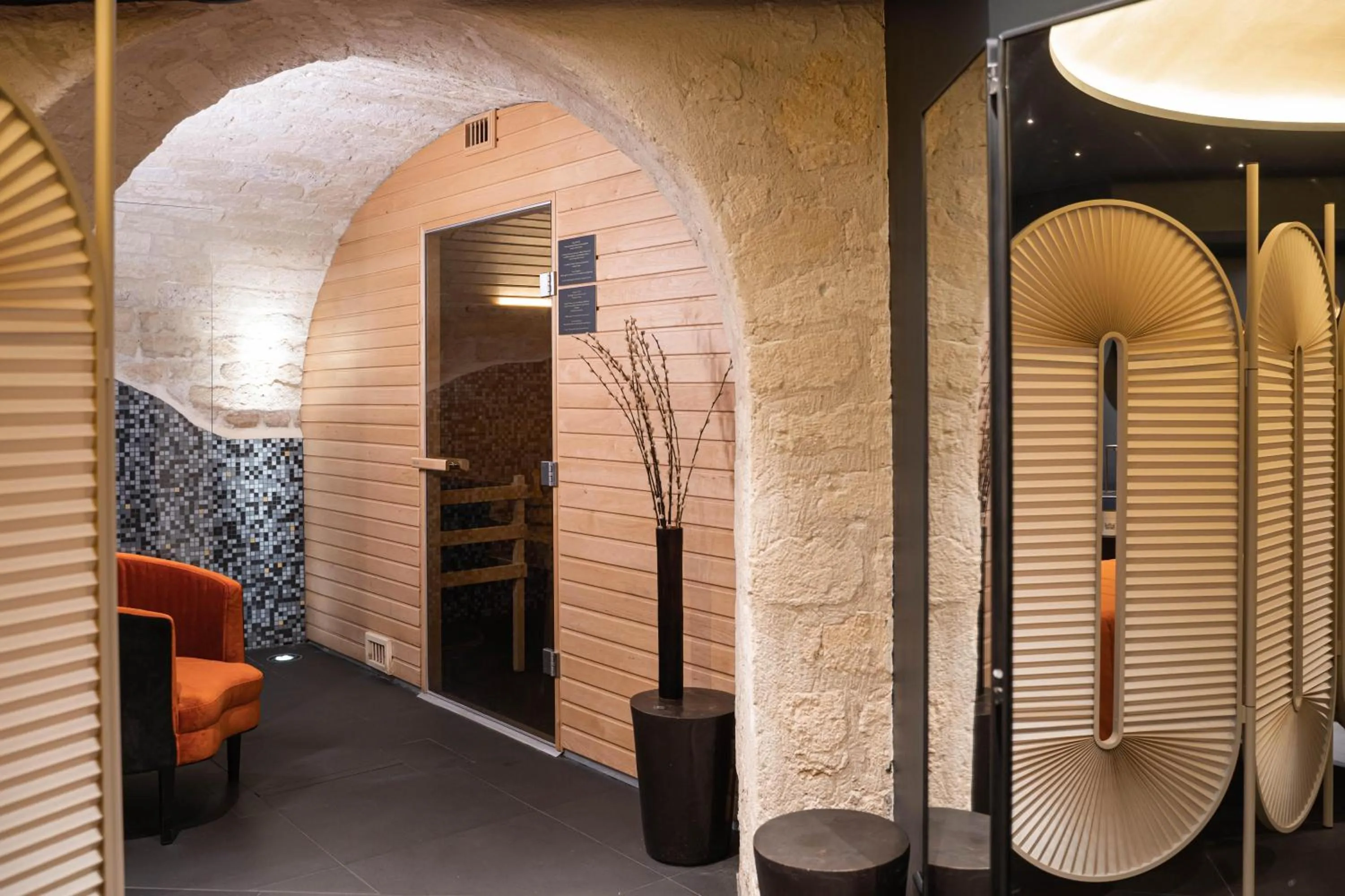 Sauna in Hôtel Bourgogne & Montana