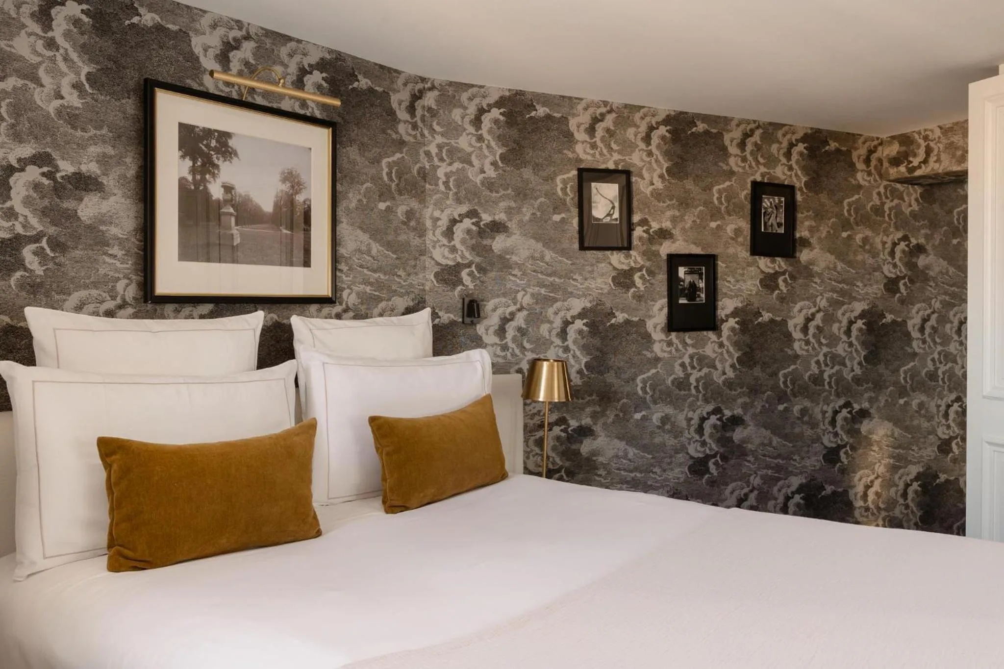 Bed in Hôtel Bourgogne & Montana