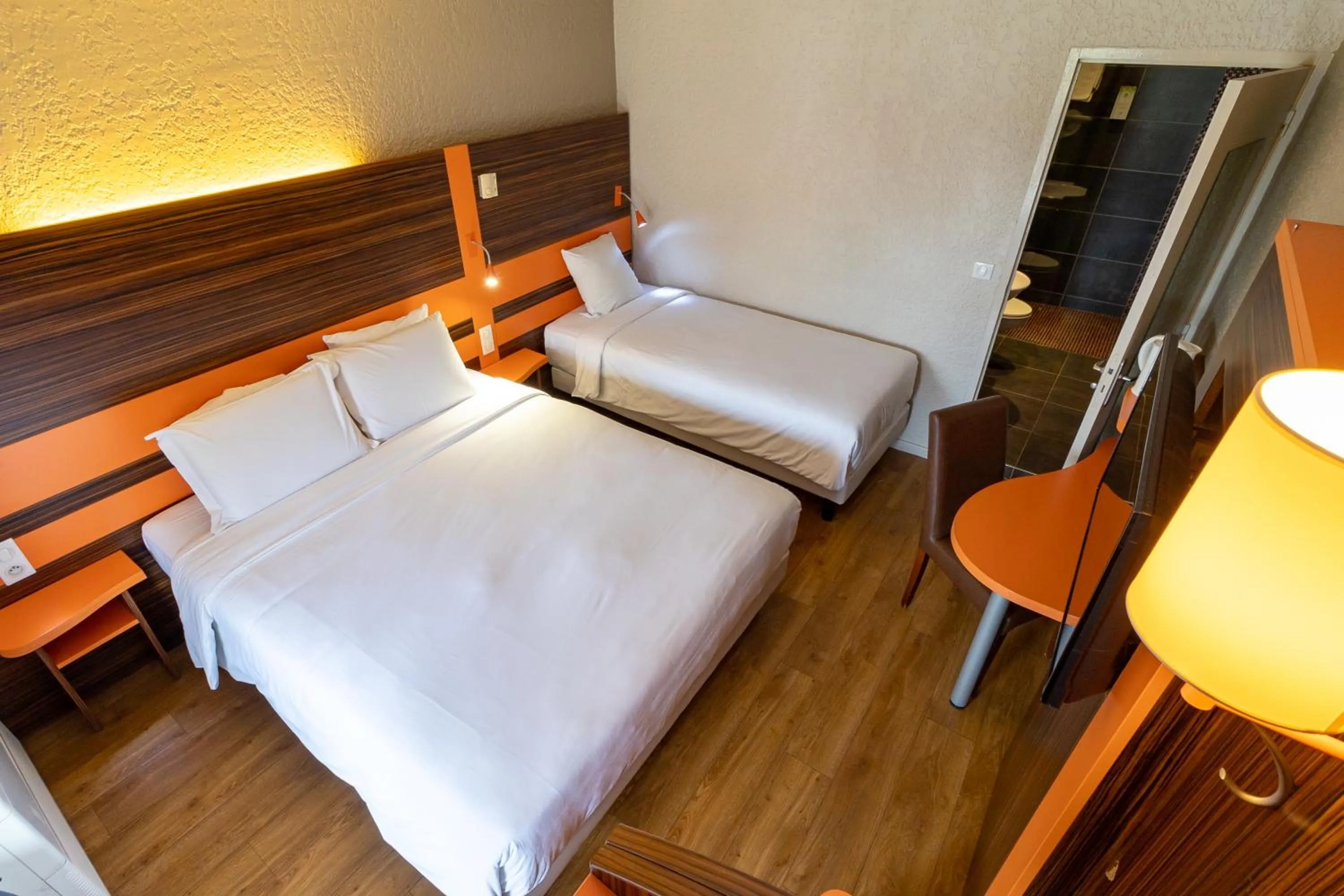 Bed in Kyriad Auxerre Appoigny