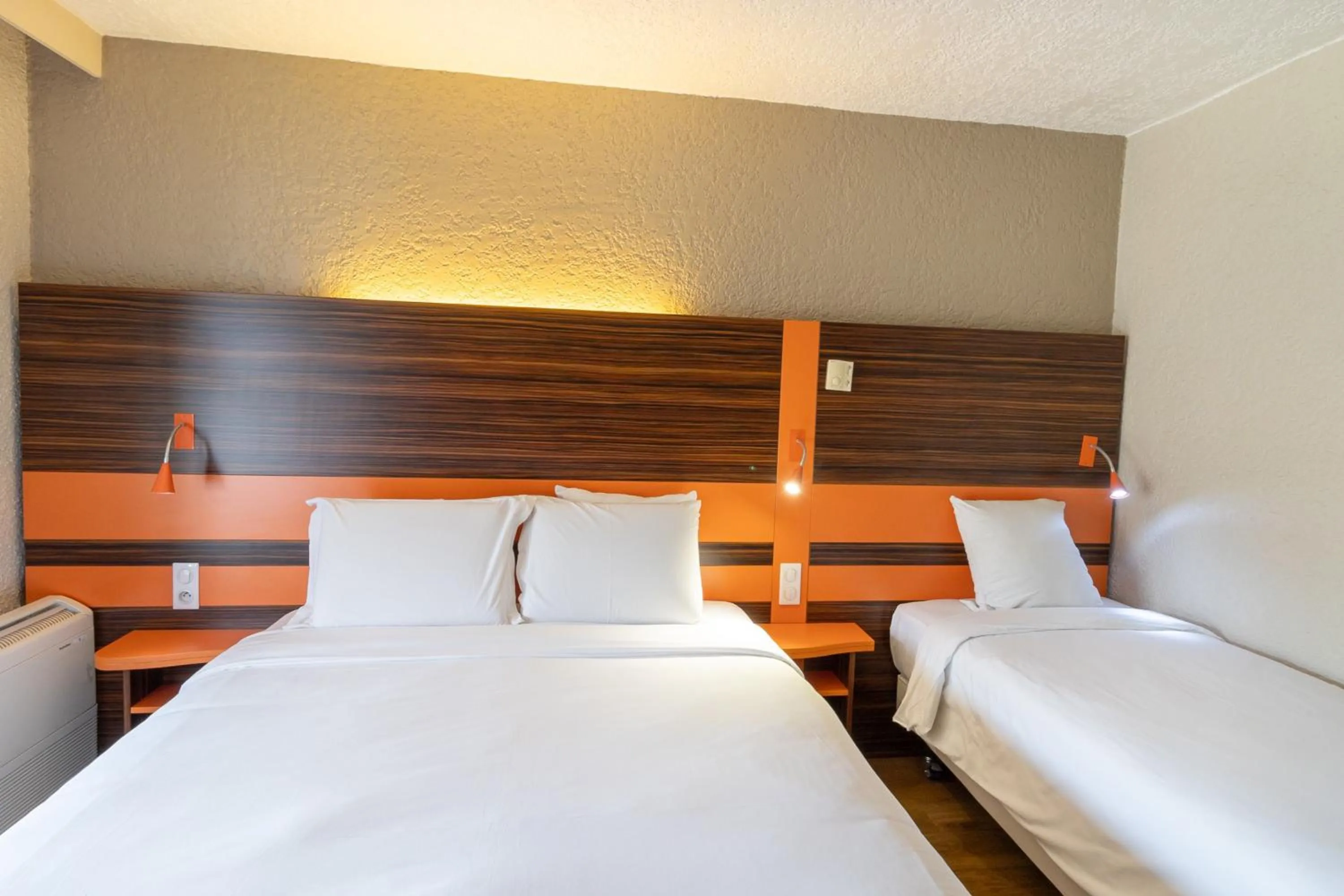 Bed in Kyriad Auxerre Appoigny