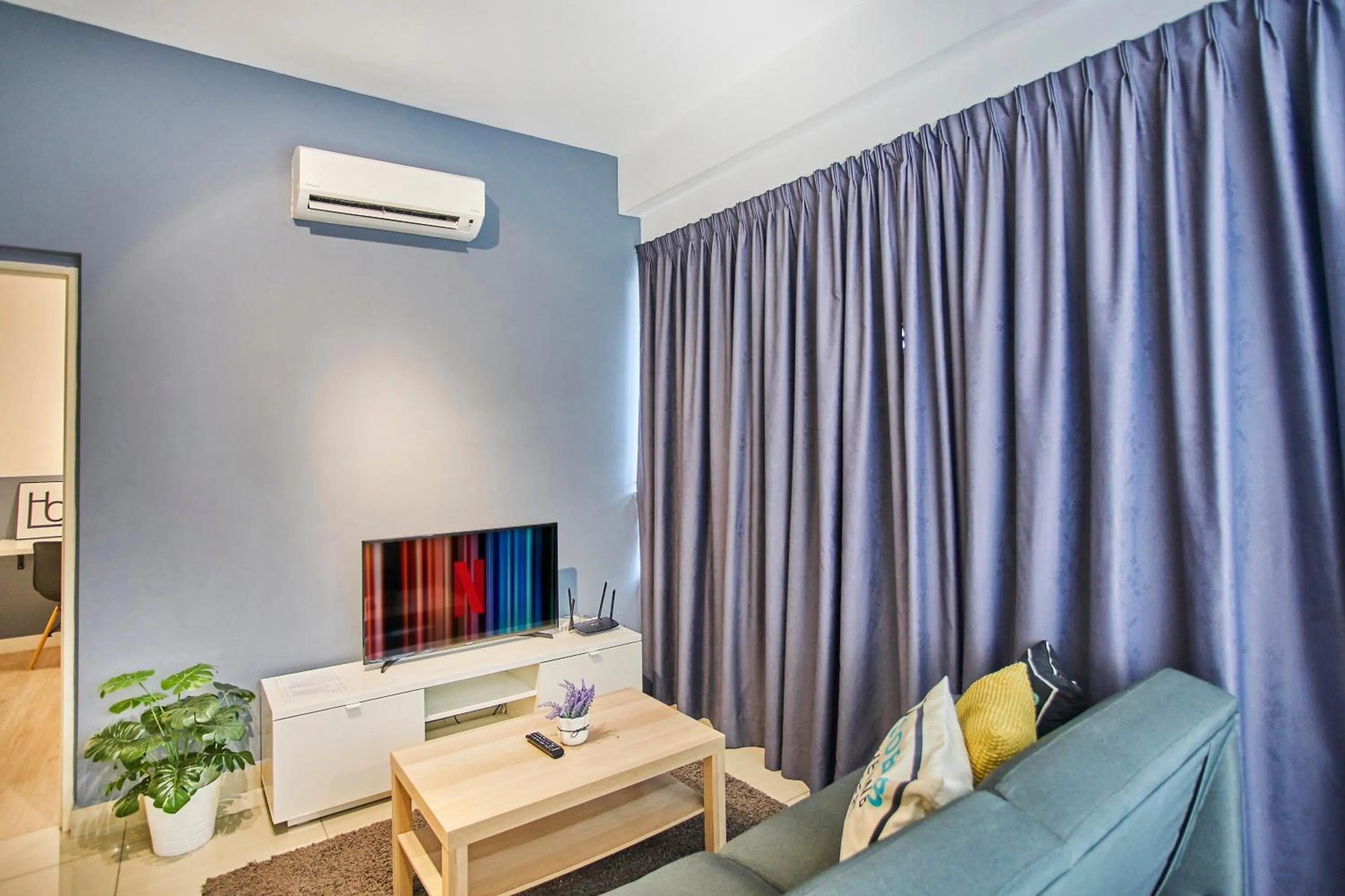 Living room in Arte Plus KLCC Designer Suites by Cobnb