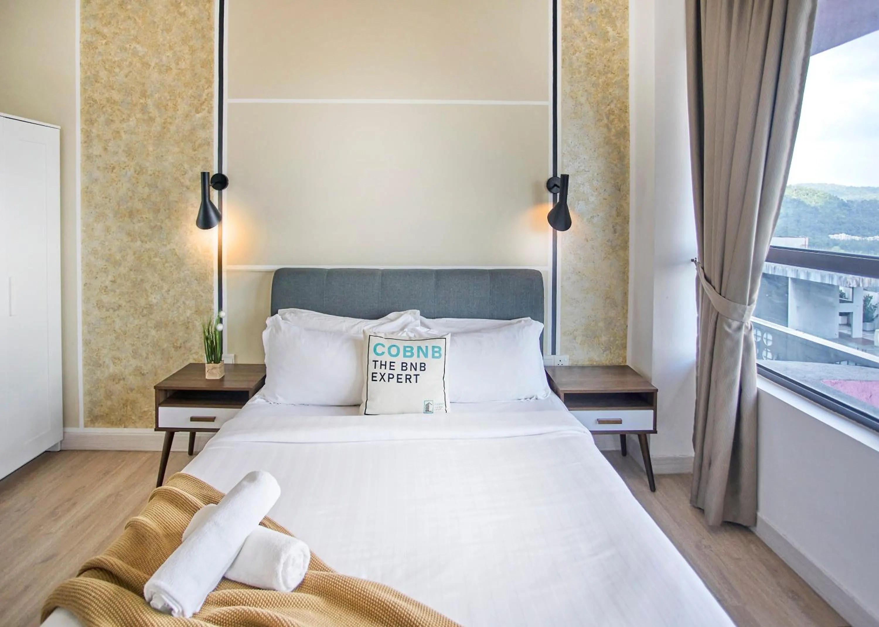 Bed in Arte Plus KLCC Designer Suites by Cobnb