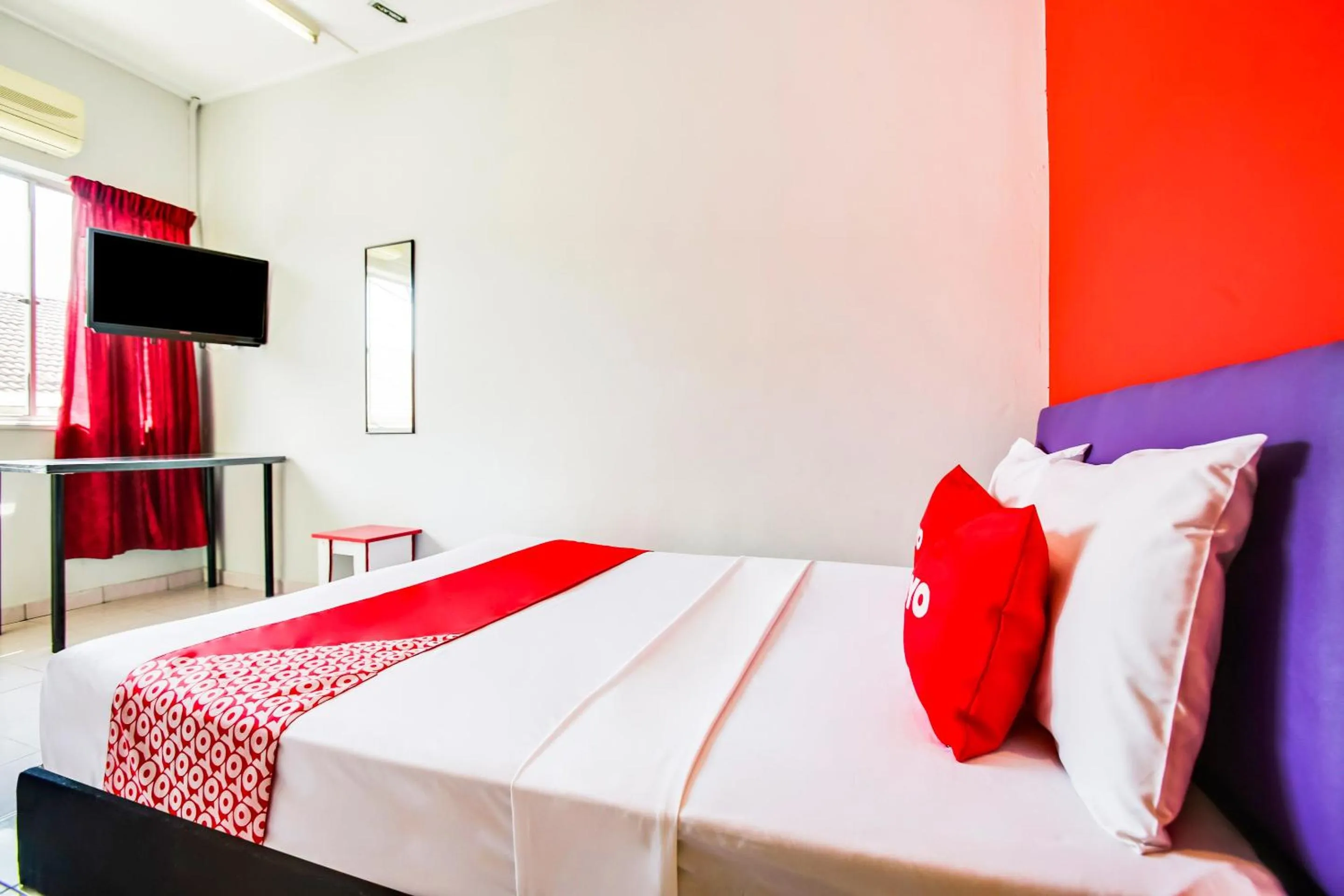 Bedroom in OYO 89615 T Family Hotel