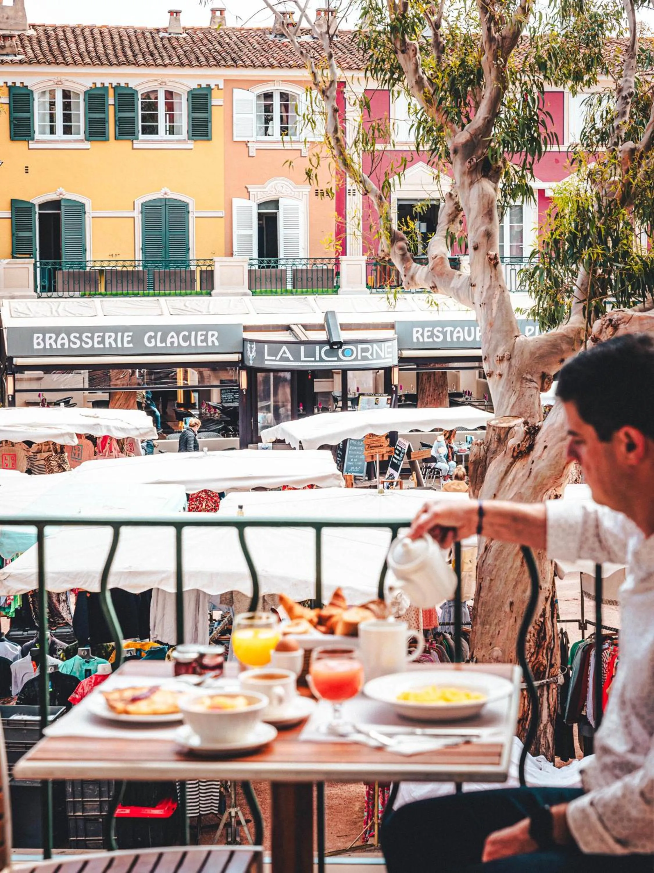 Food and drinks in Le Suffren Hôtel