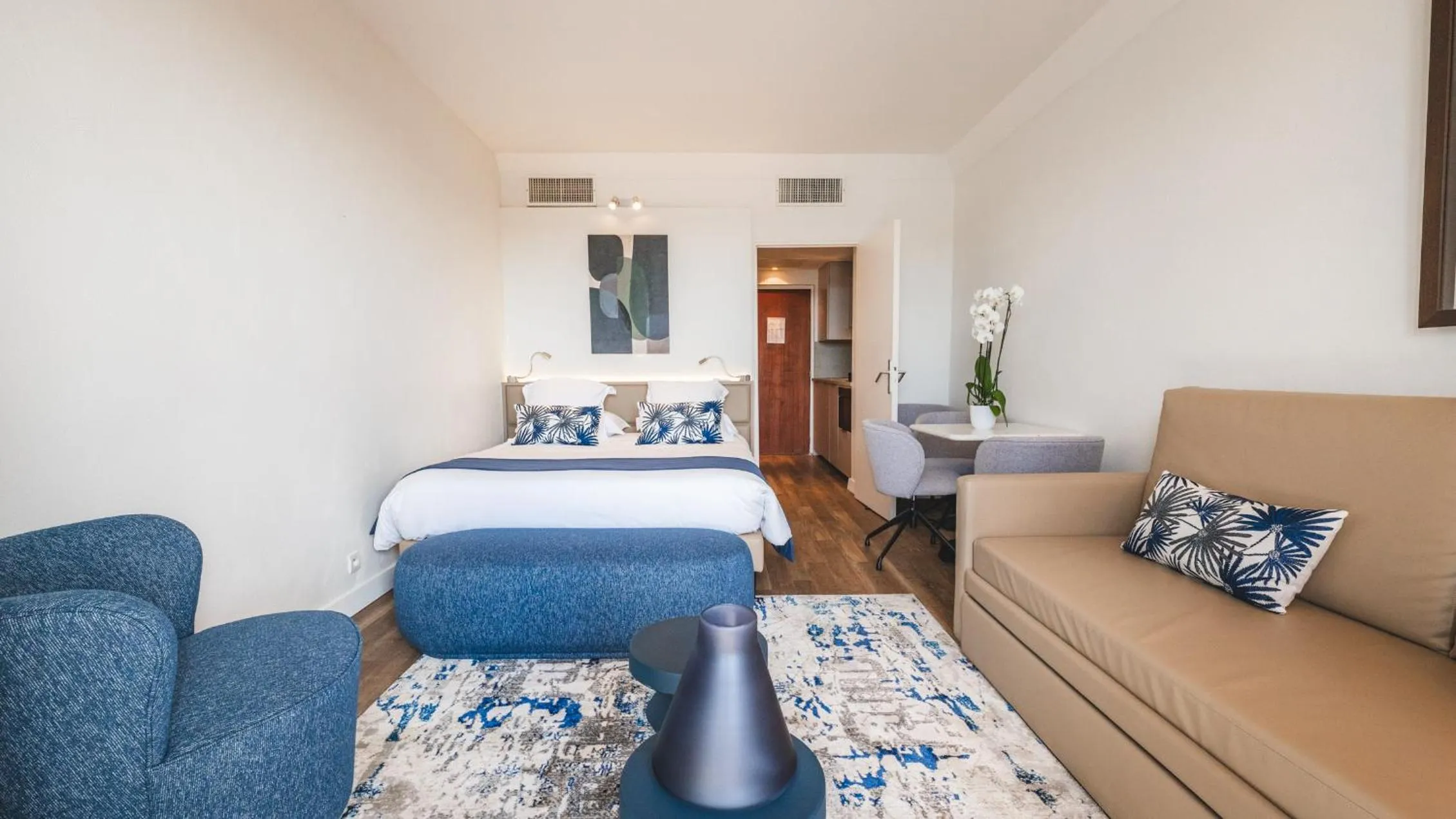 Bedroom in Le Suffren Hôtel