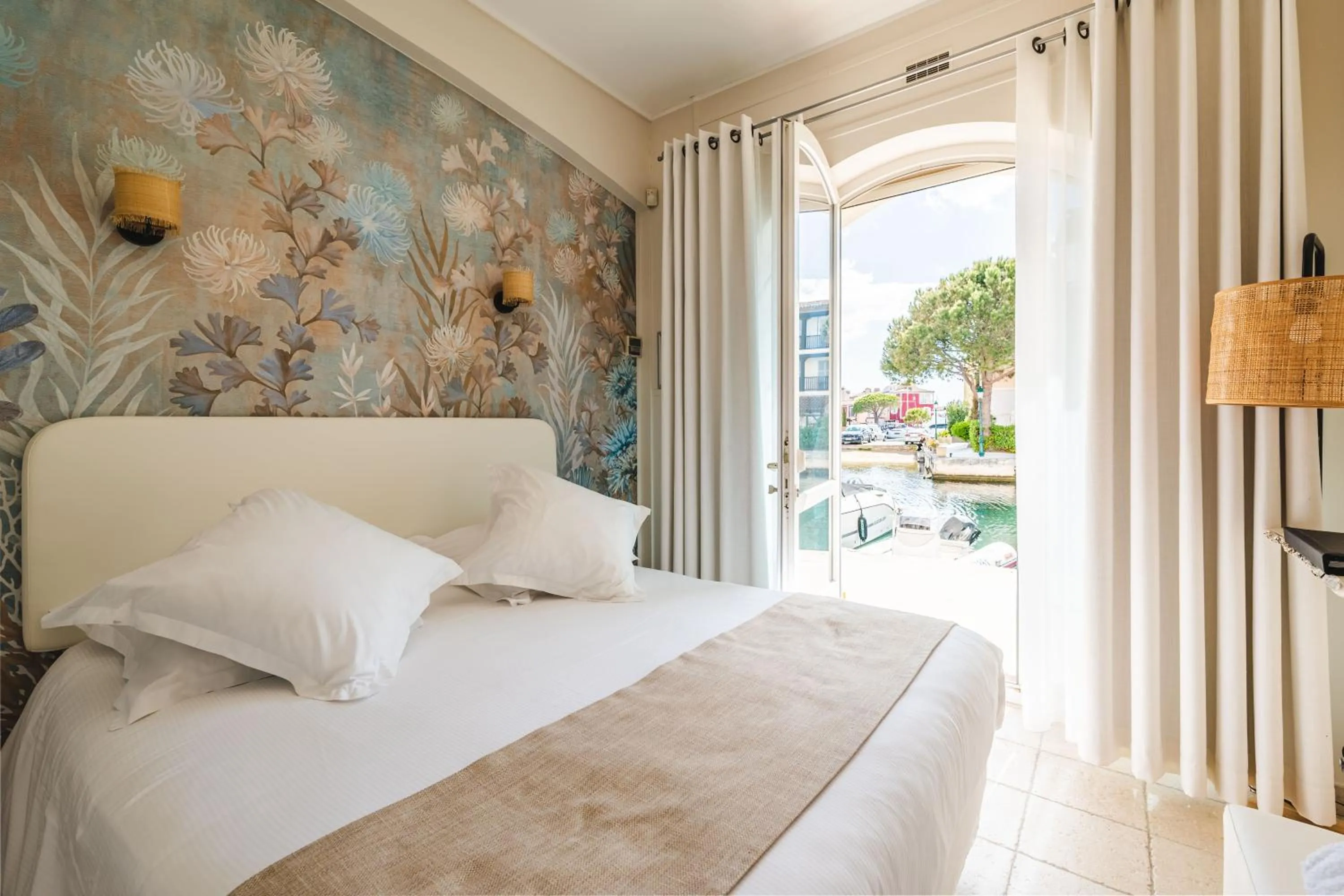 Bedroom, Bed in Le Suffren Hôtel