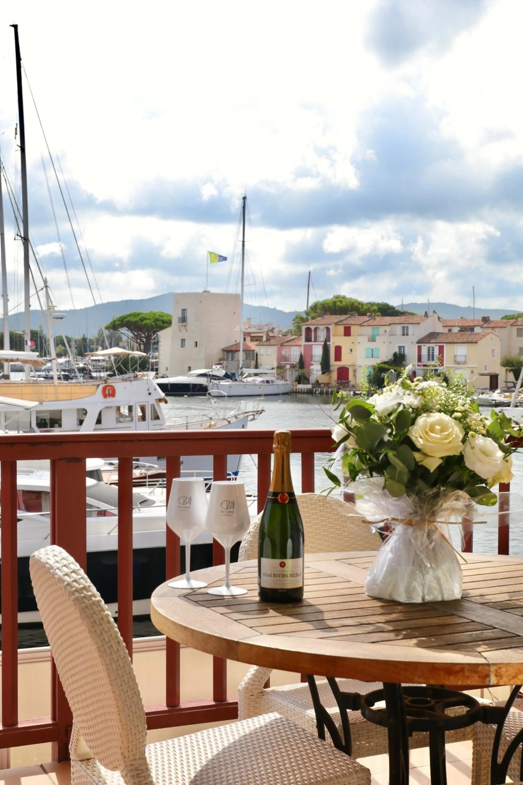 Balcony/Terrace in Le Suffren Hôtel