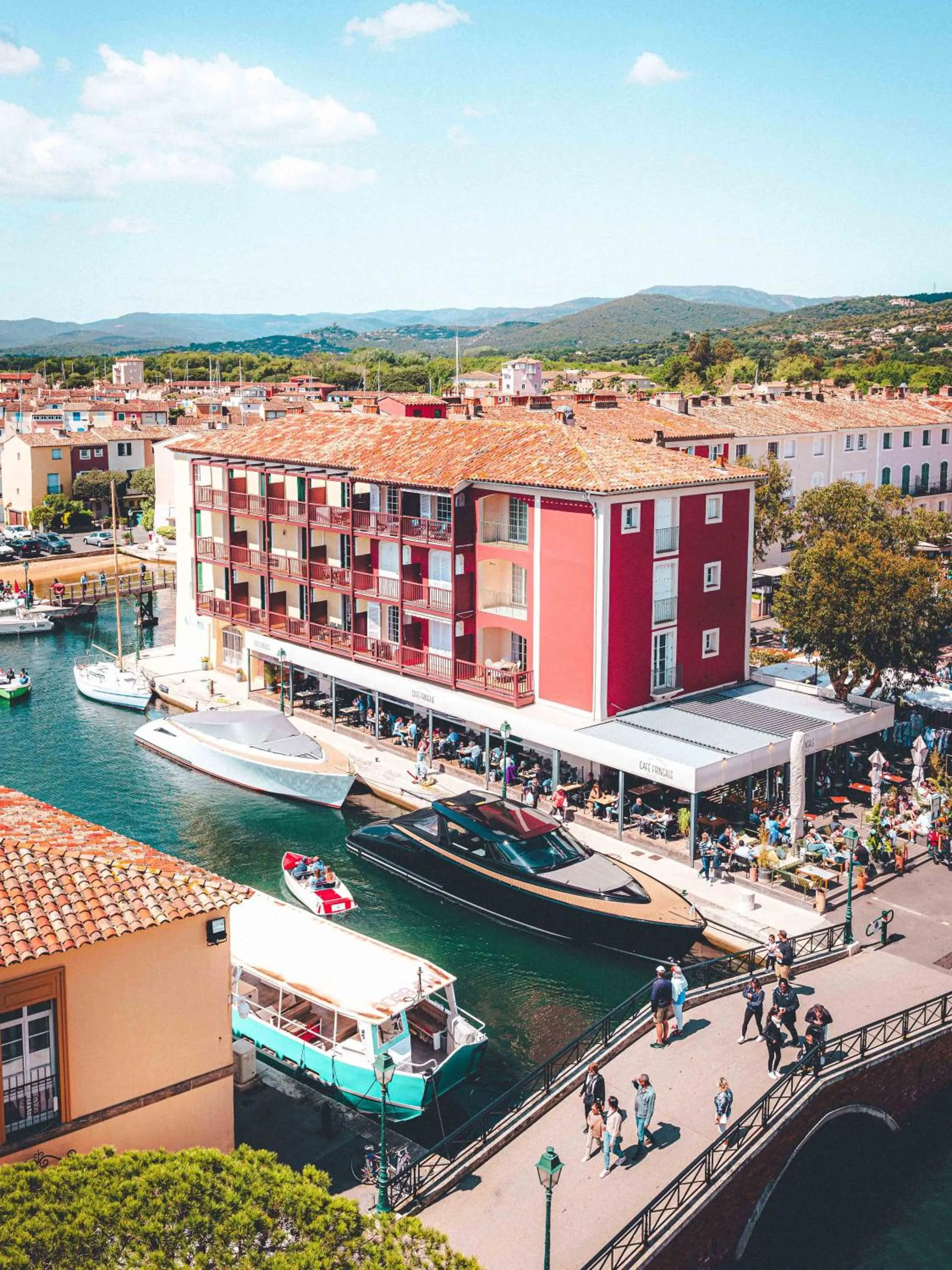 Property building in Le Suffren Hôtel