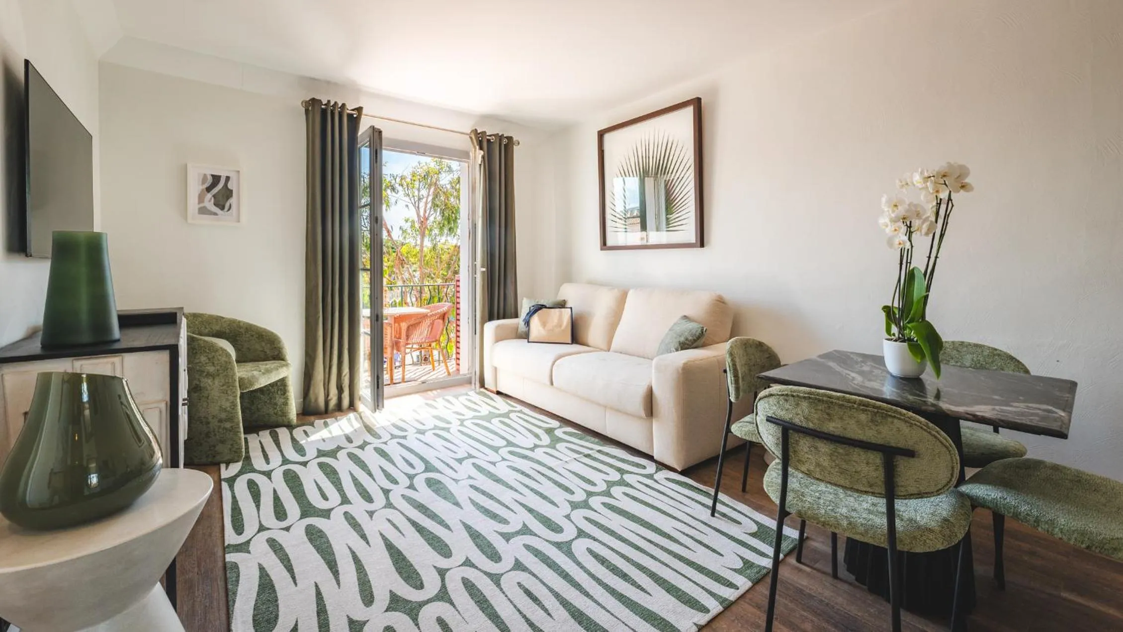 Living room in Le Suffren Hôtel