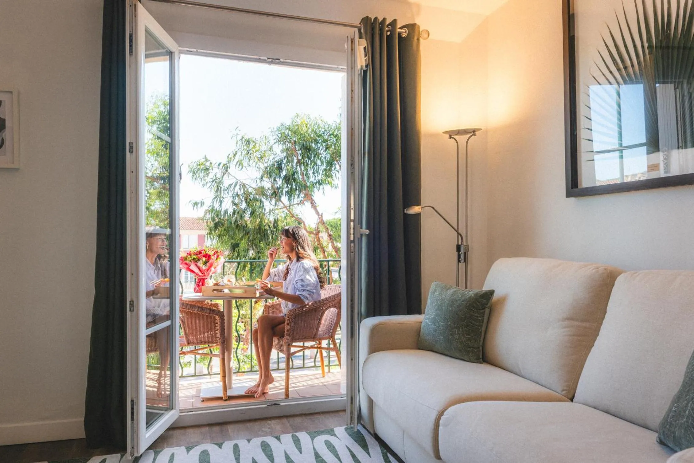 Balcony/Terrace in Le Suffren Hôtel