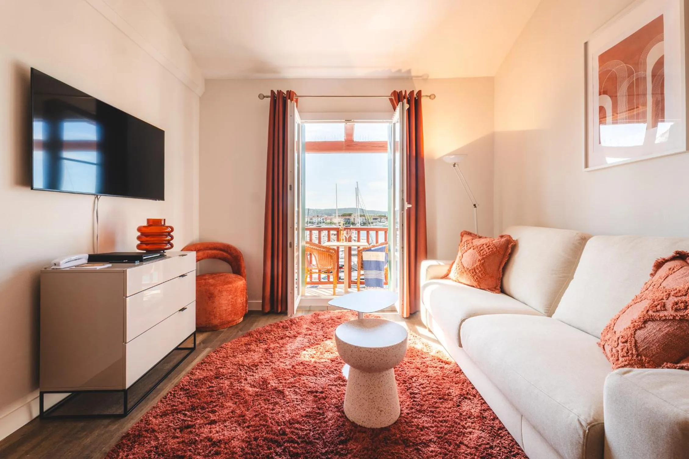 Living room in Le Suffren Hôtel