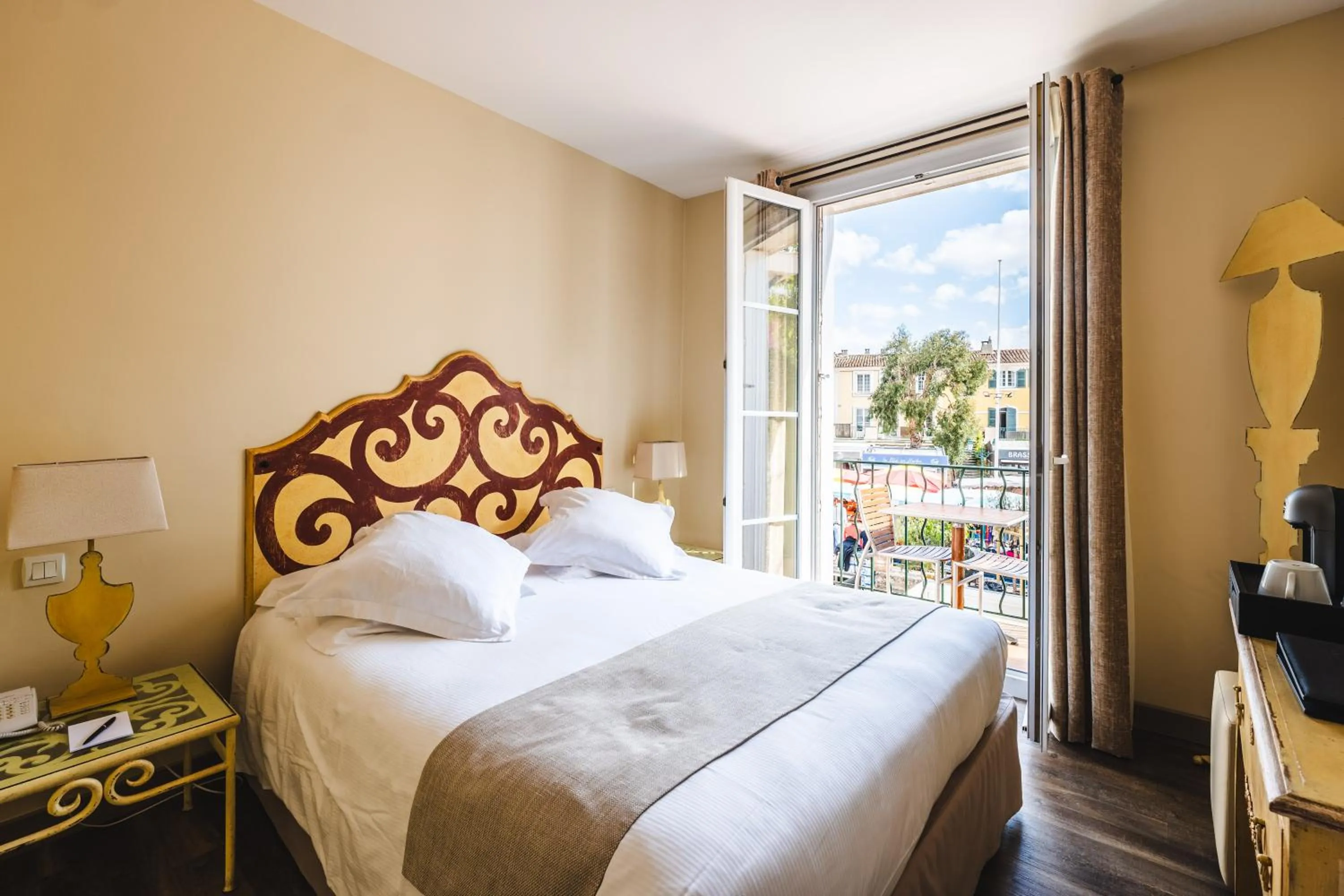 Bedroom, Bed in Le Suffren Hôtel