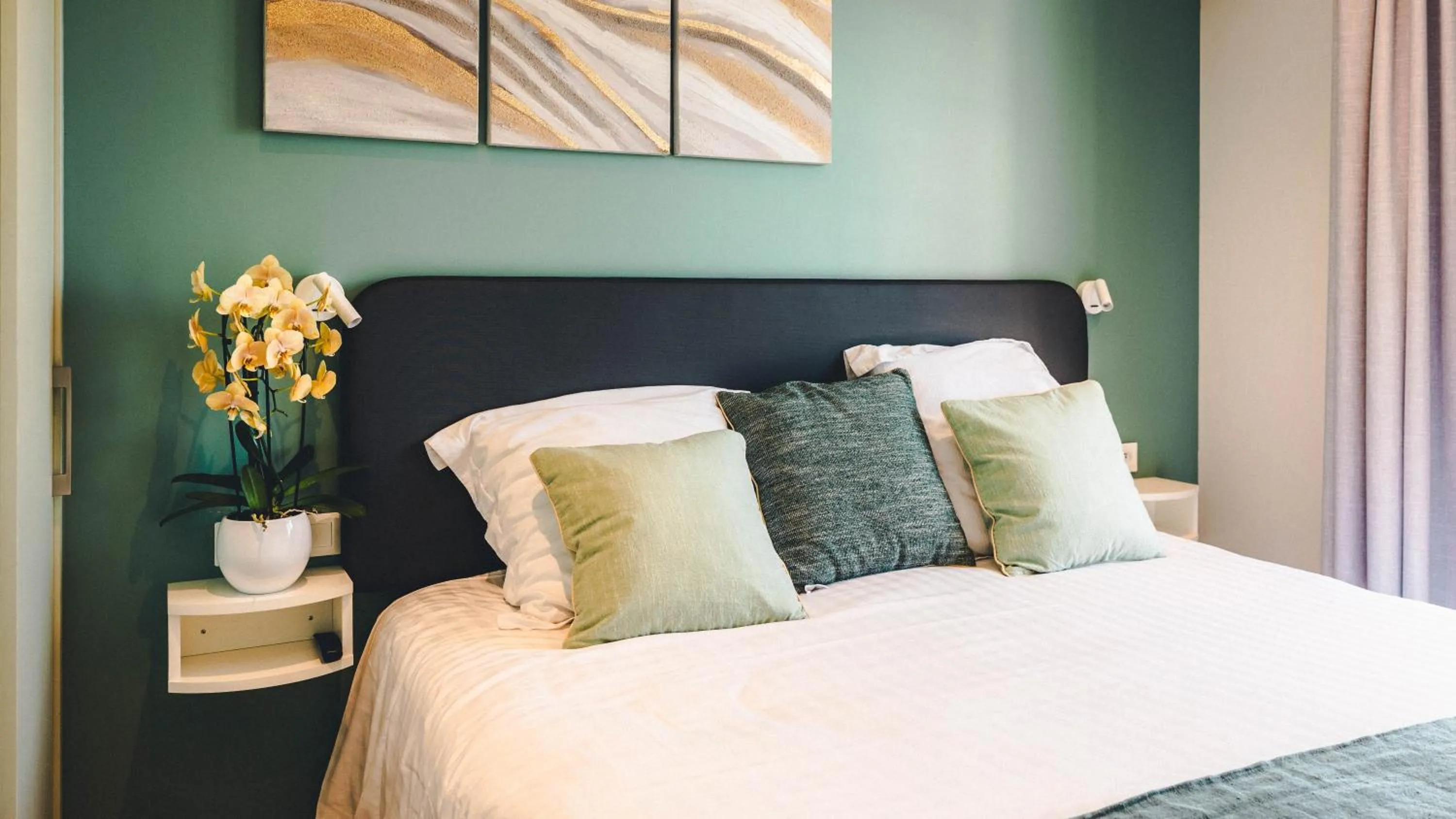 Bedroom in Le Suffren Hôtel