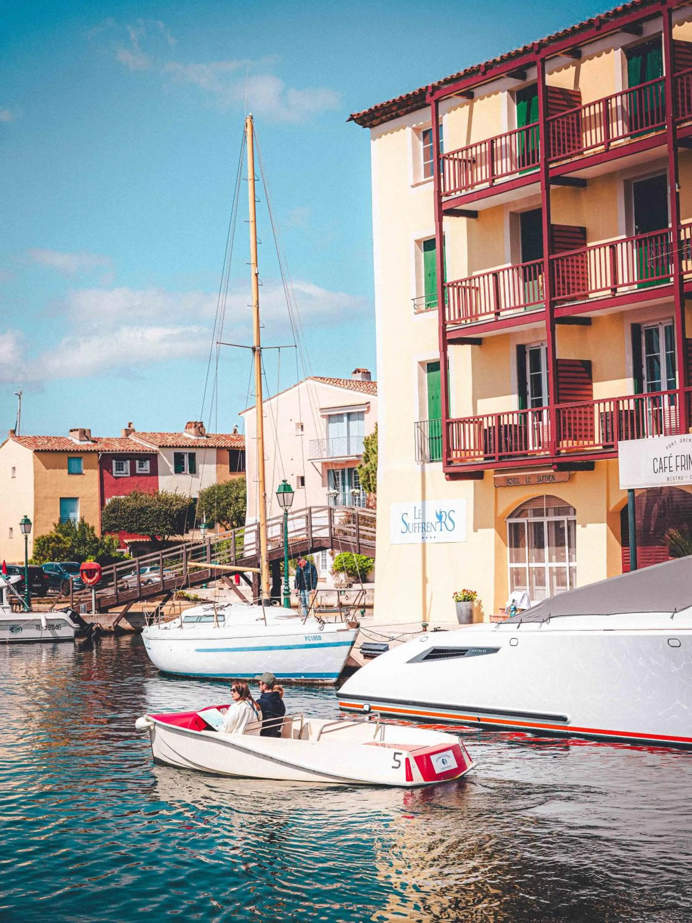 Property building in Le Suffren Hôtel