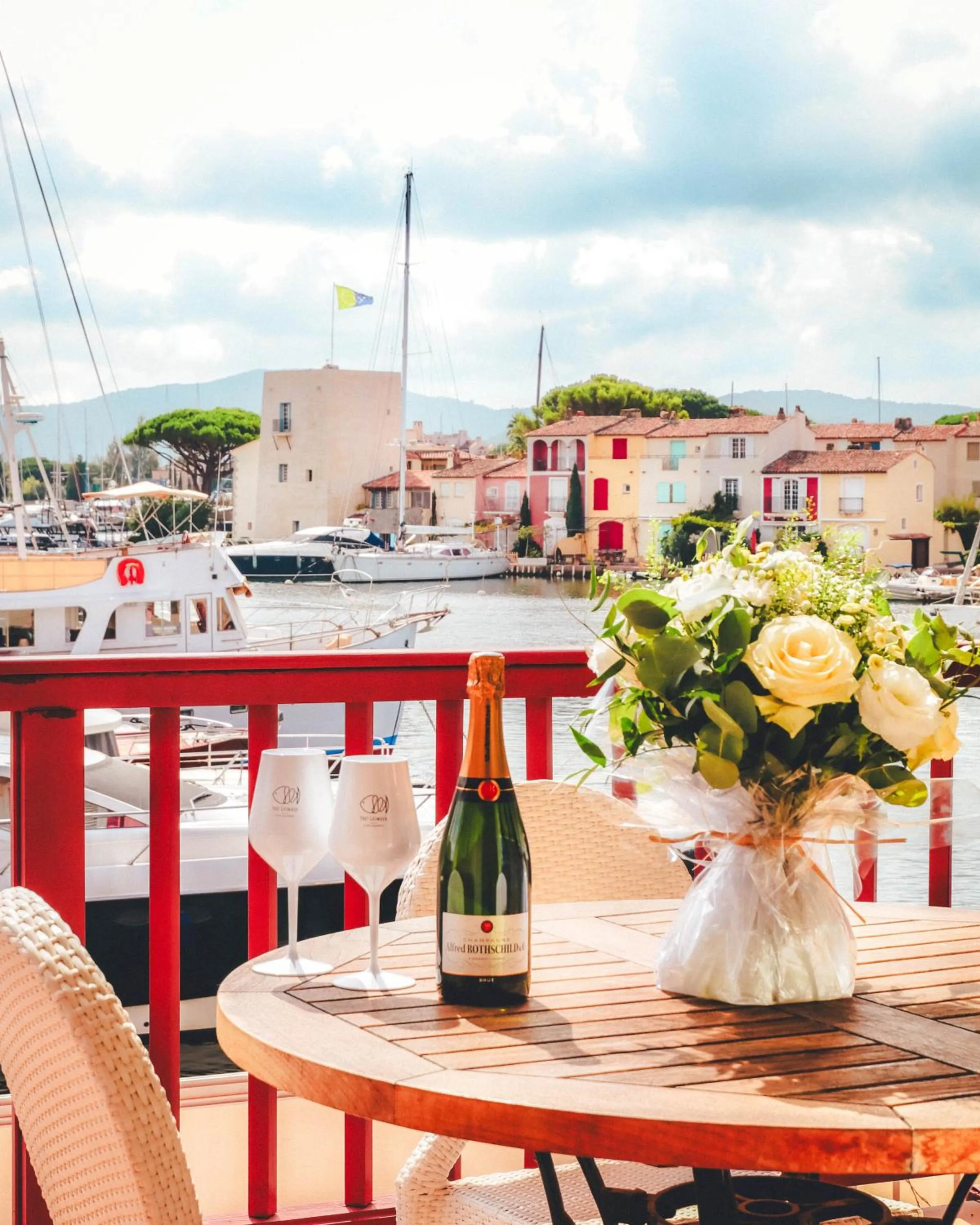 Patio in Le Suffren Hôtel