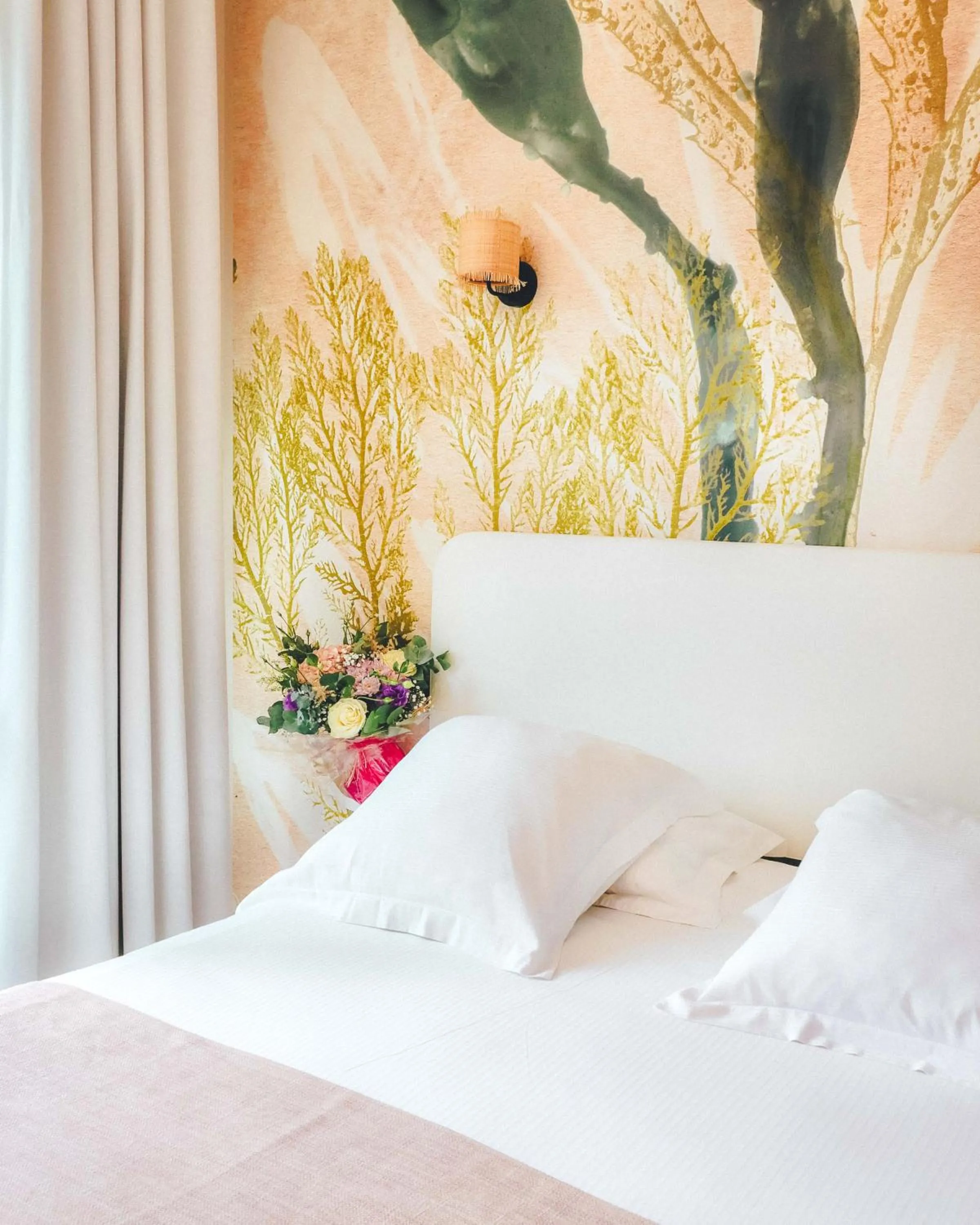 Bed in Le Suffren Hôtel