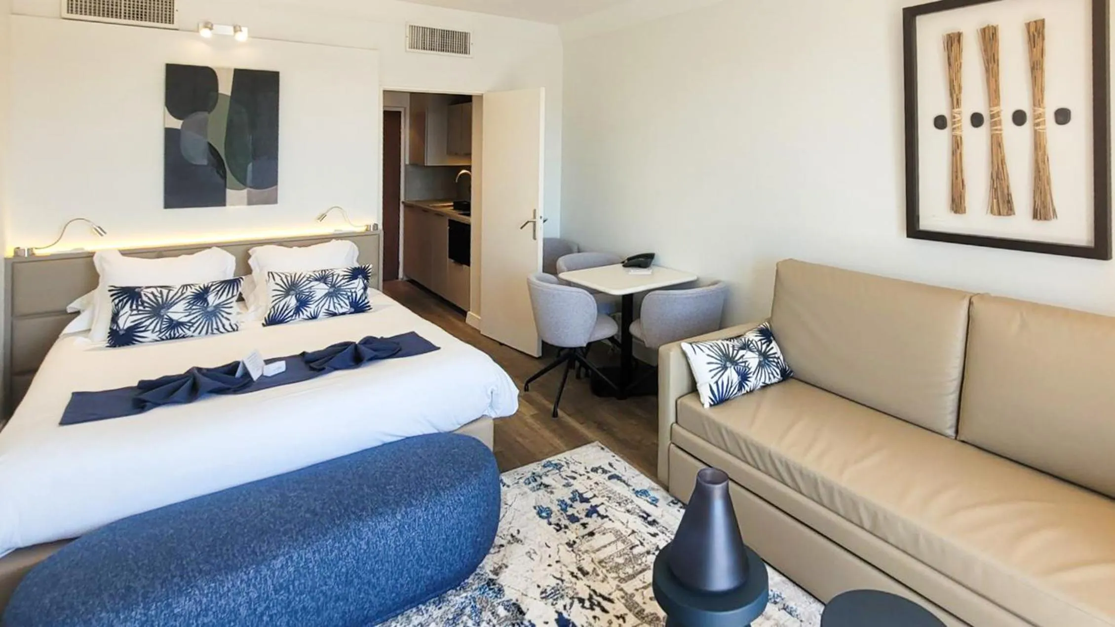 Bedroom, Bed in Le Suffren Hôtel