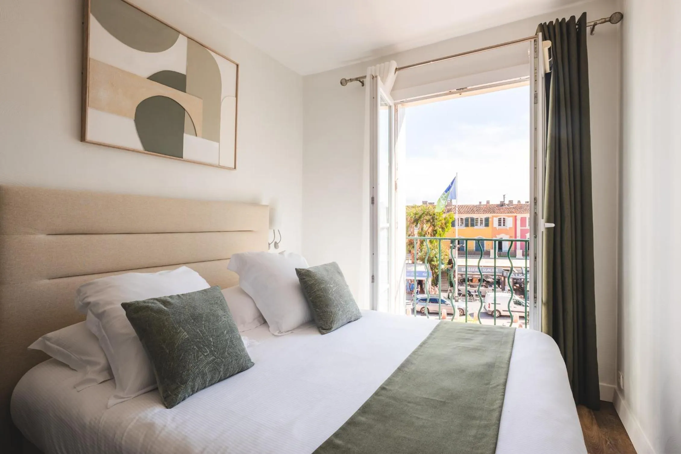 Bedroom in Le Suffren Hôtel