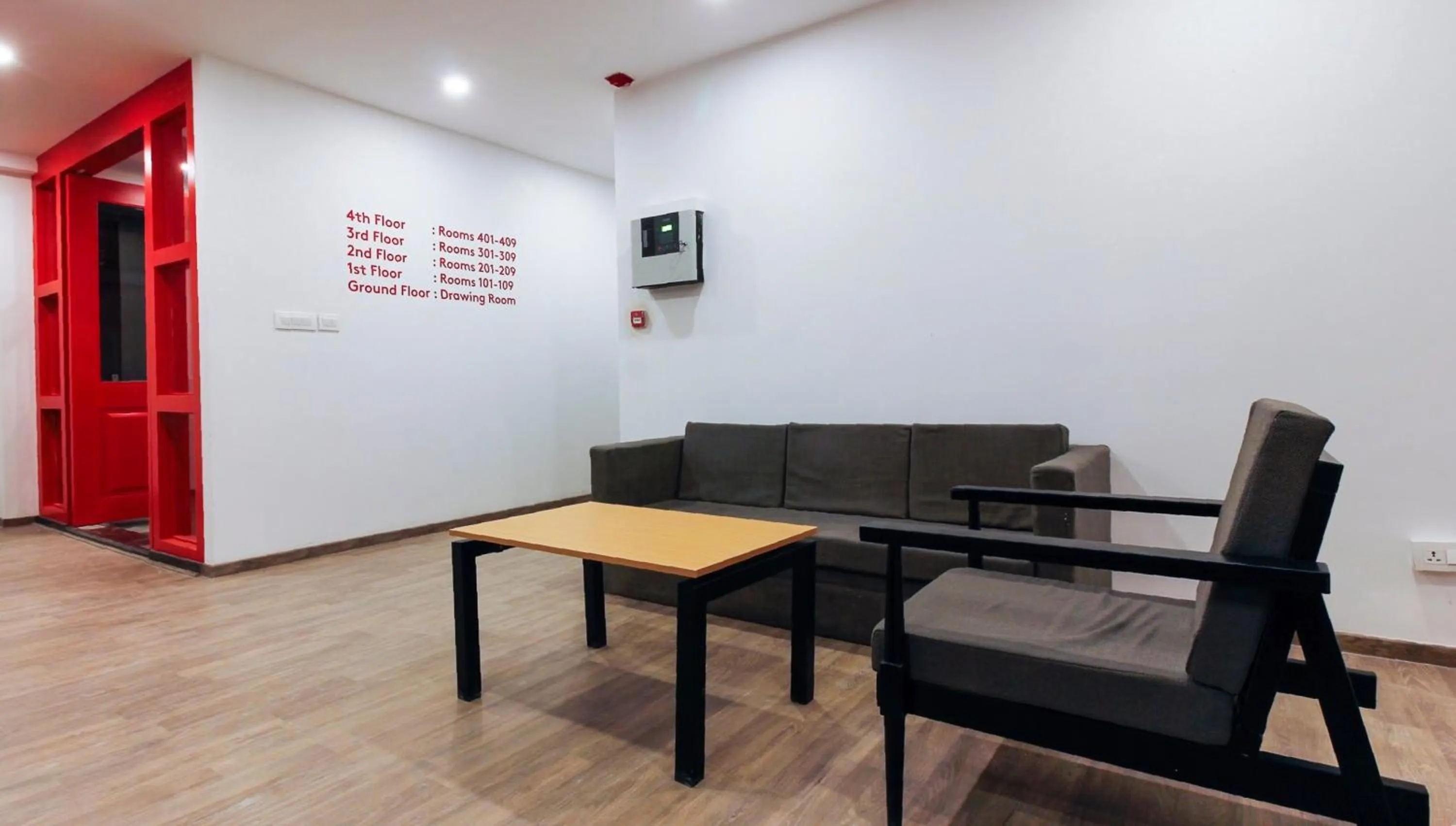 Lobby or reception in Super Townhouse RCC Elite