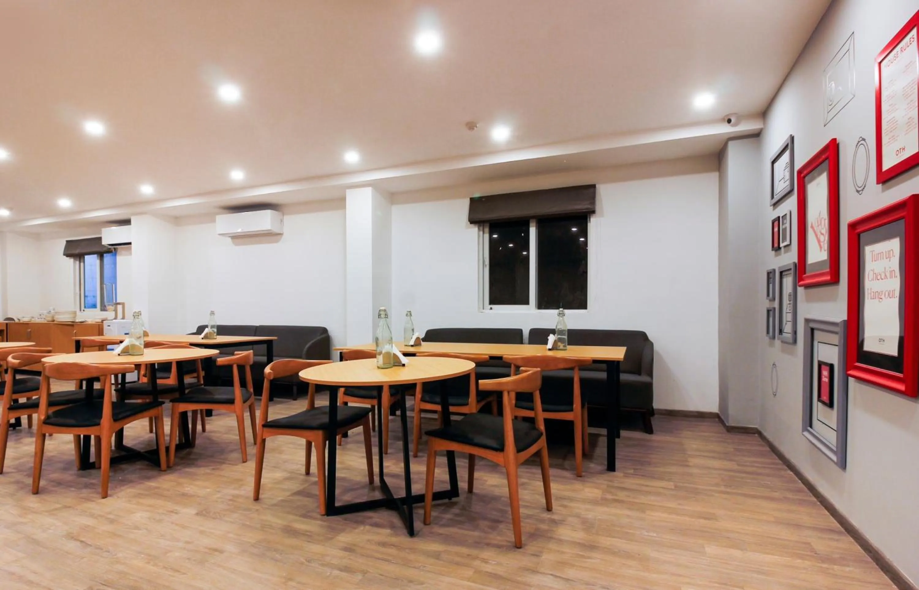 Restaurant/places to eat in Super Townhouse RCC Elite