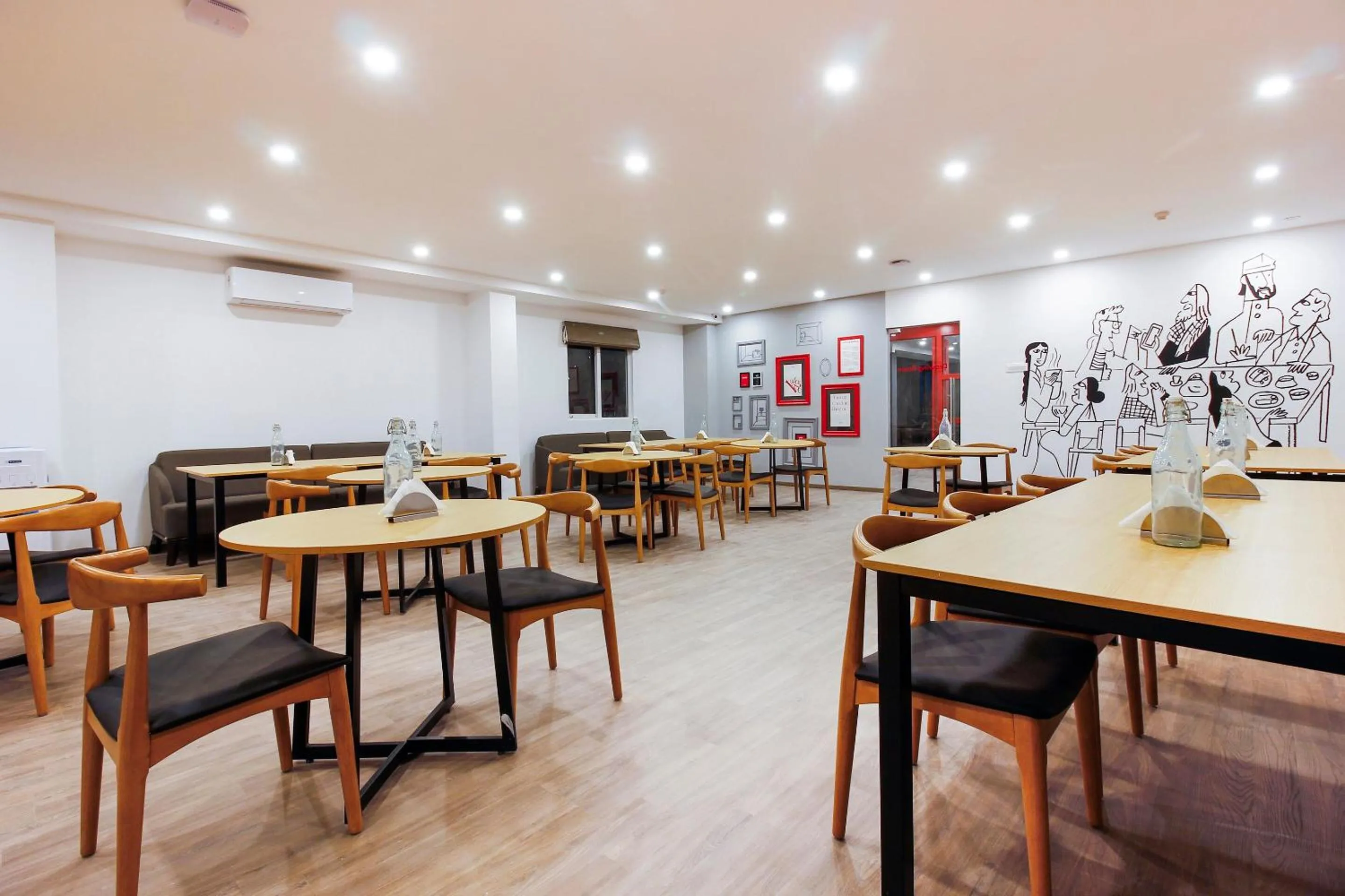 Restaurant/places to eat in Super Townhouse RCC Elite