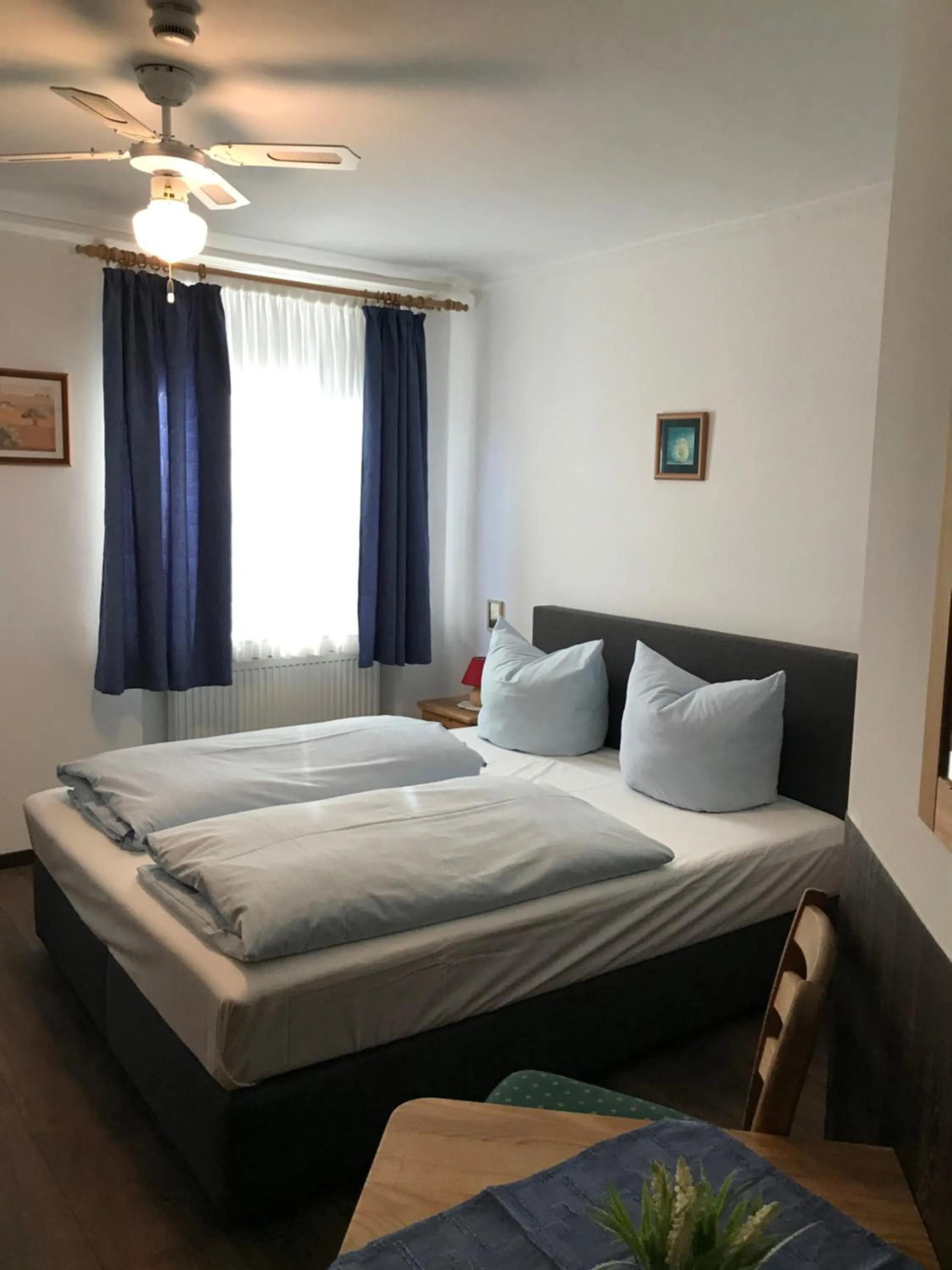 Bed in Hotel Guntia Boardinghouse virtueller check in und Zimmer Zugang