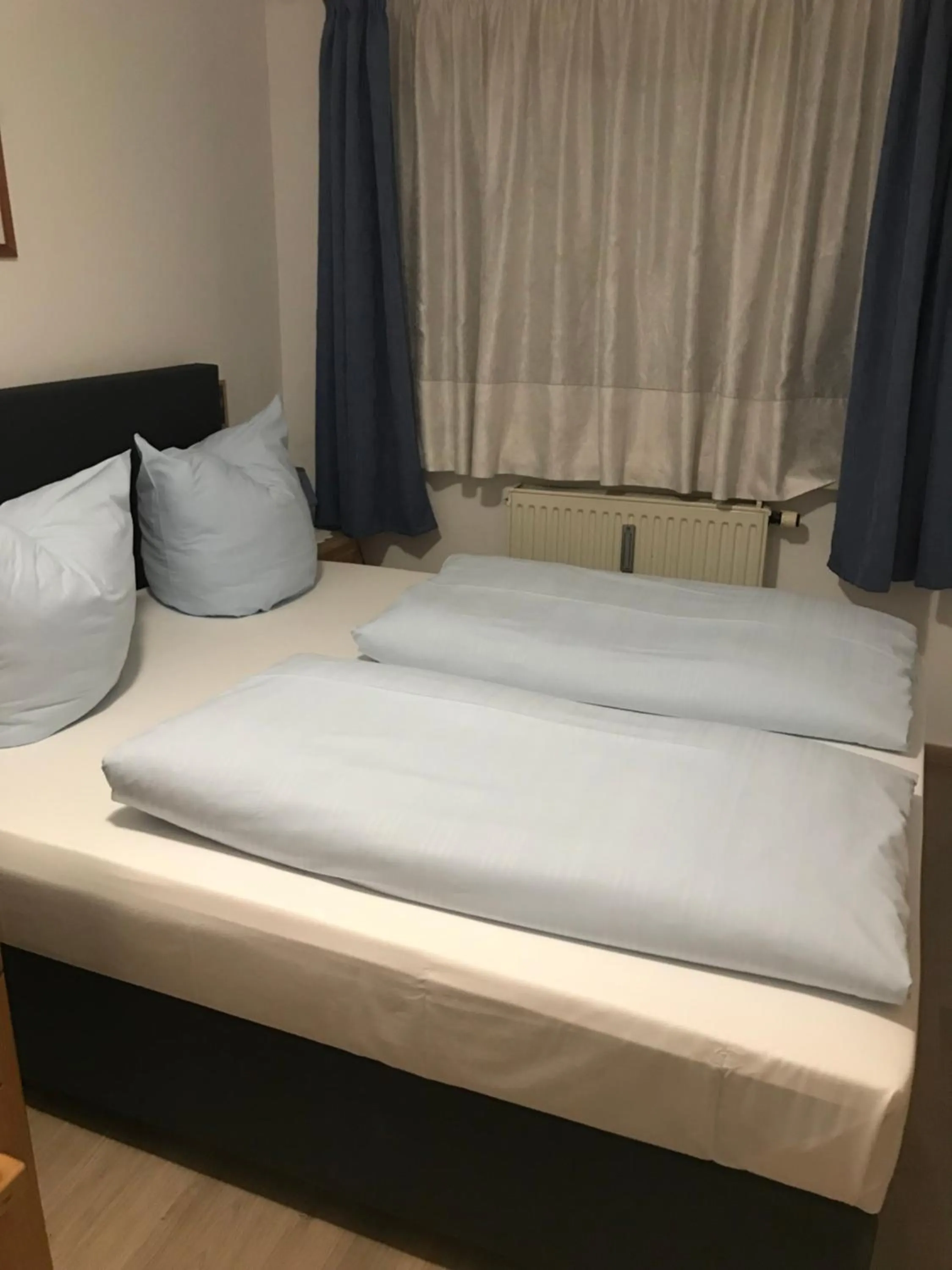 Bed in Hotel Guntia Boardinghouse virtueller check in und Zimmer Zugang