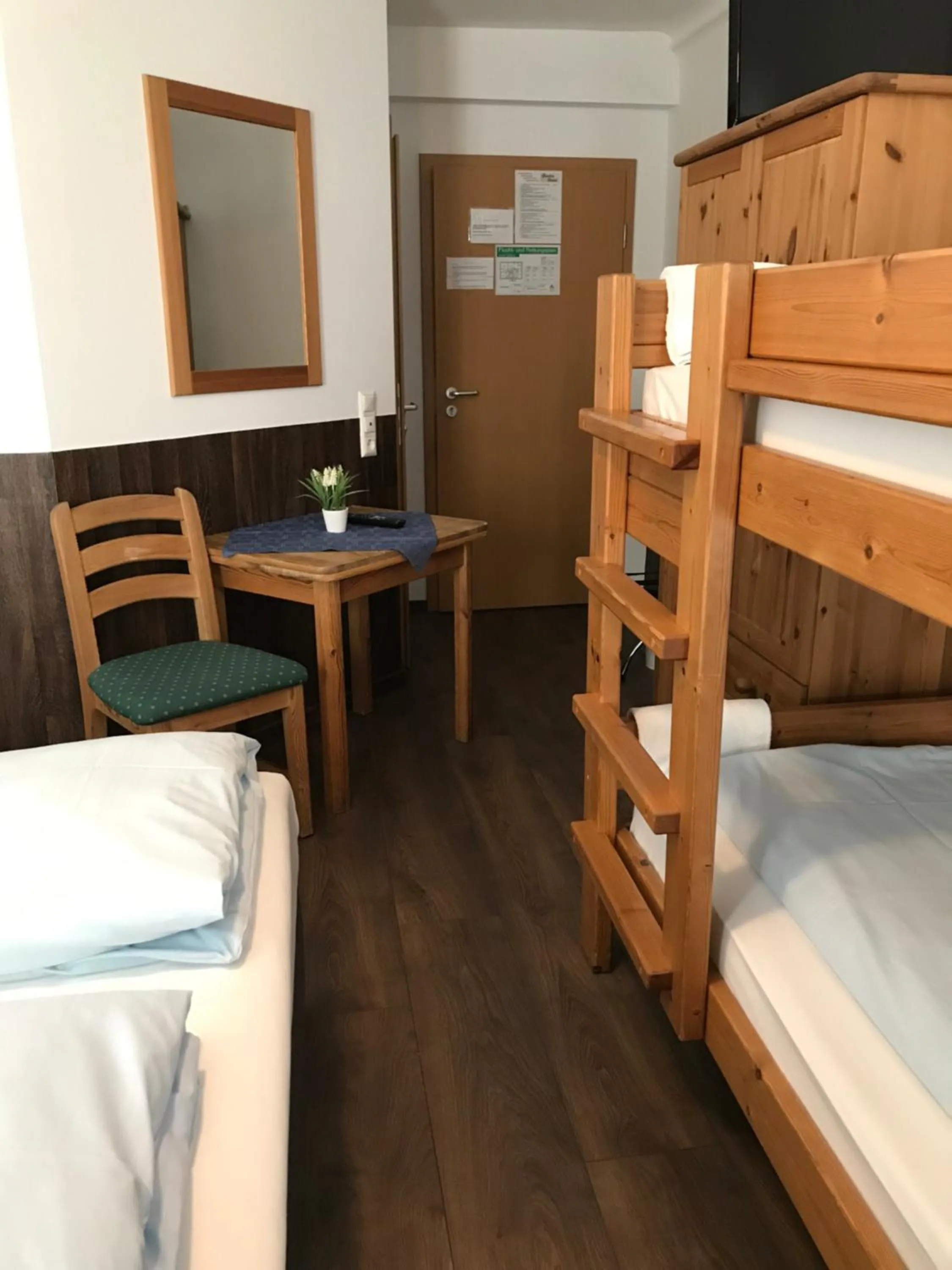 Bed in Hotel Guntia Boardinghouse virtueller check in und Zimmer Zugang